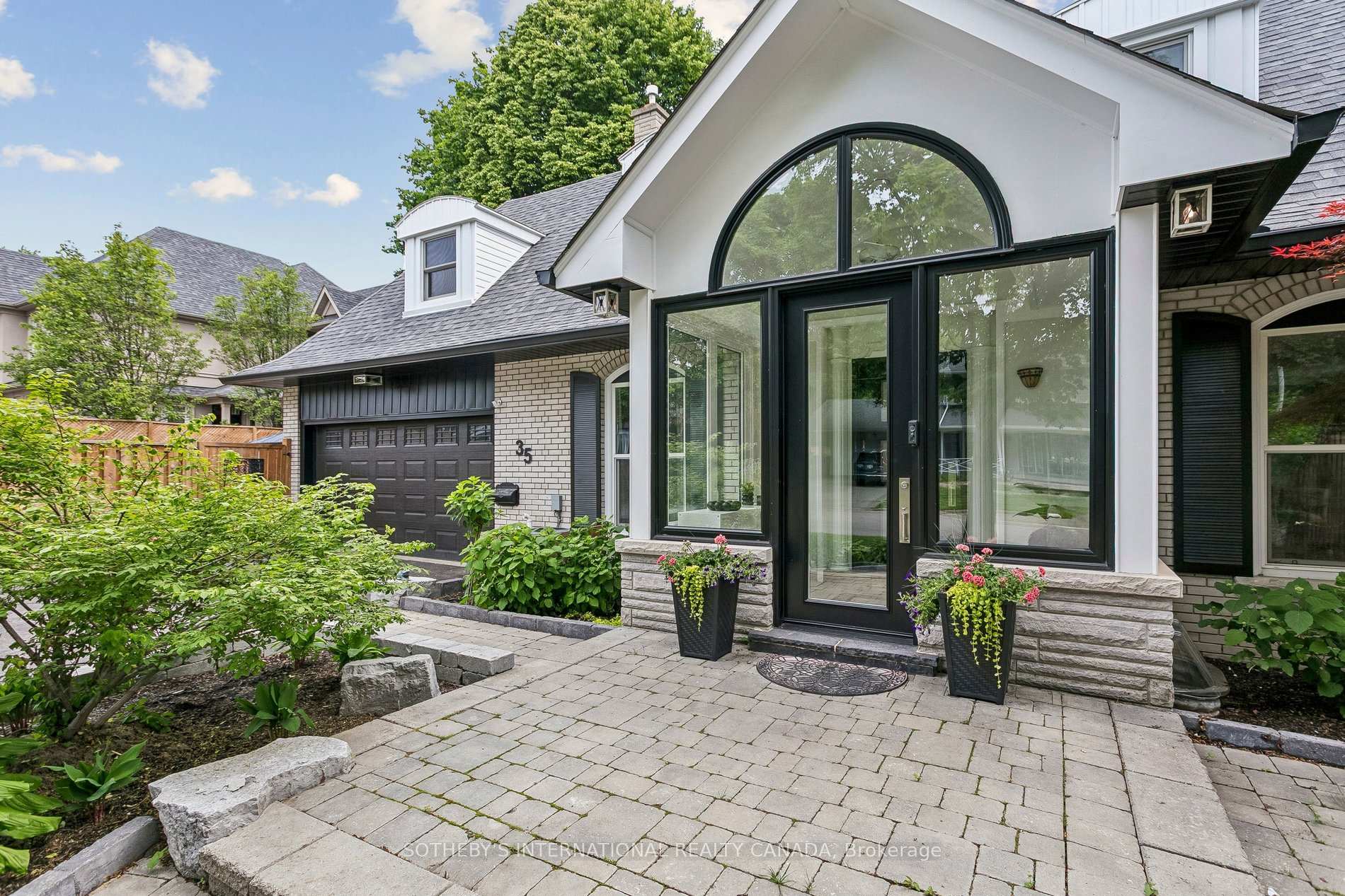 35 Shadwick Drive, Toronto W09 — photo 3 of 5
