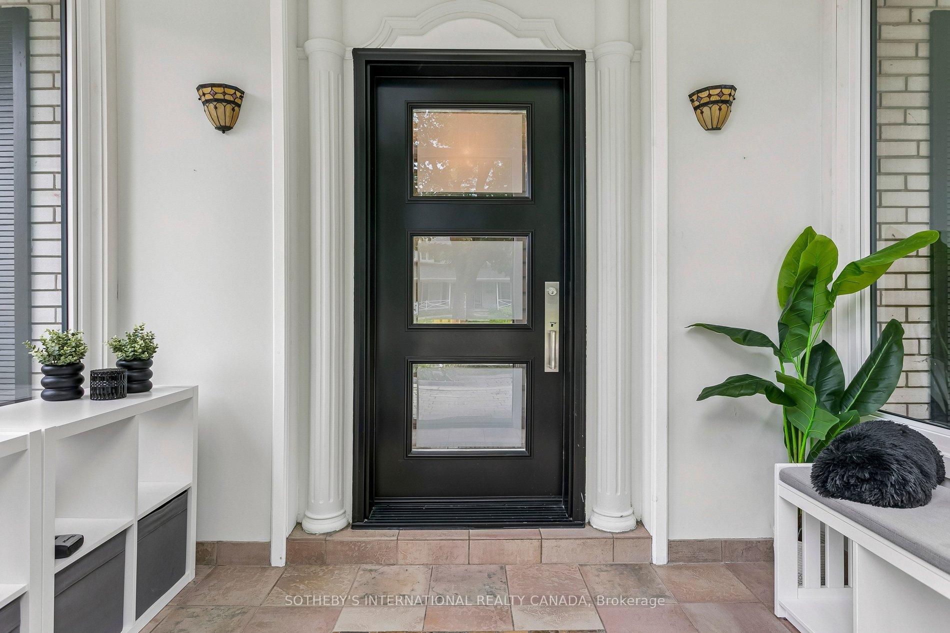 35 Shadwick Drive, Toronto W09 — photo 4 of 5