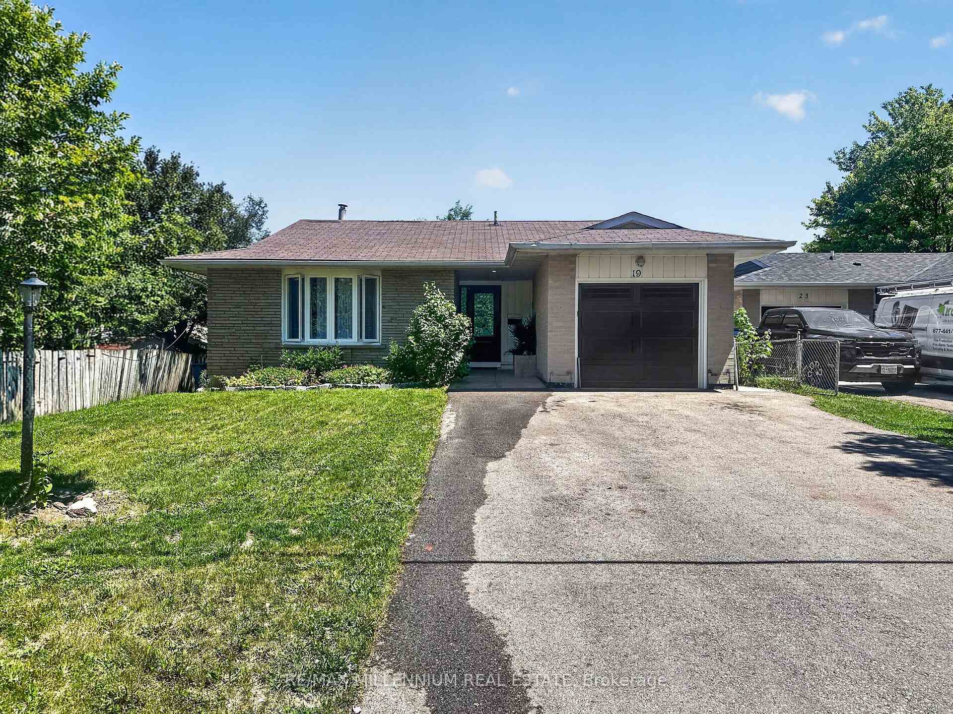 19 Cardwell Street, Orangeville, ON L9W 2V7