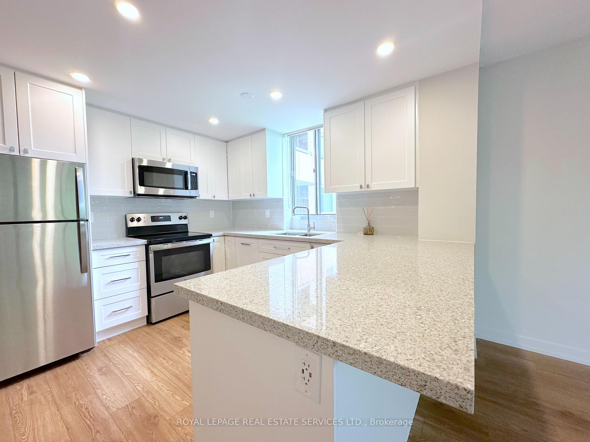165 La Rose Avenue 301, Toronto W09 — photo 2 of 5