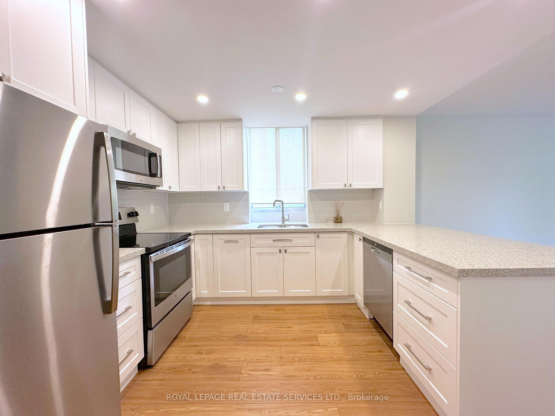165 La Rose Avenue 301, Toronto W09 — photo 3 of 5