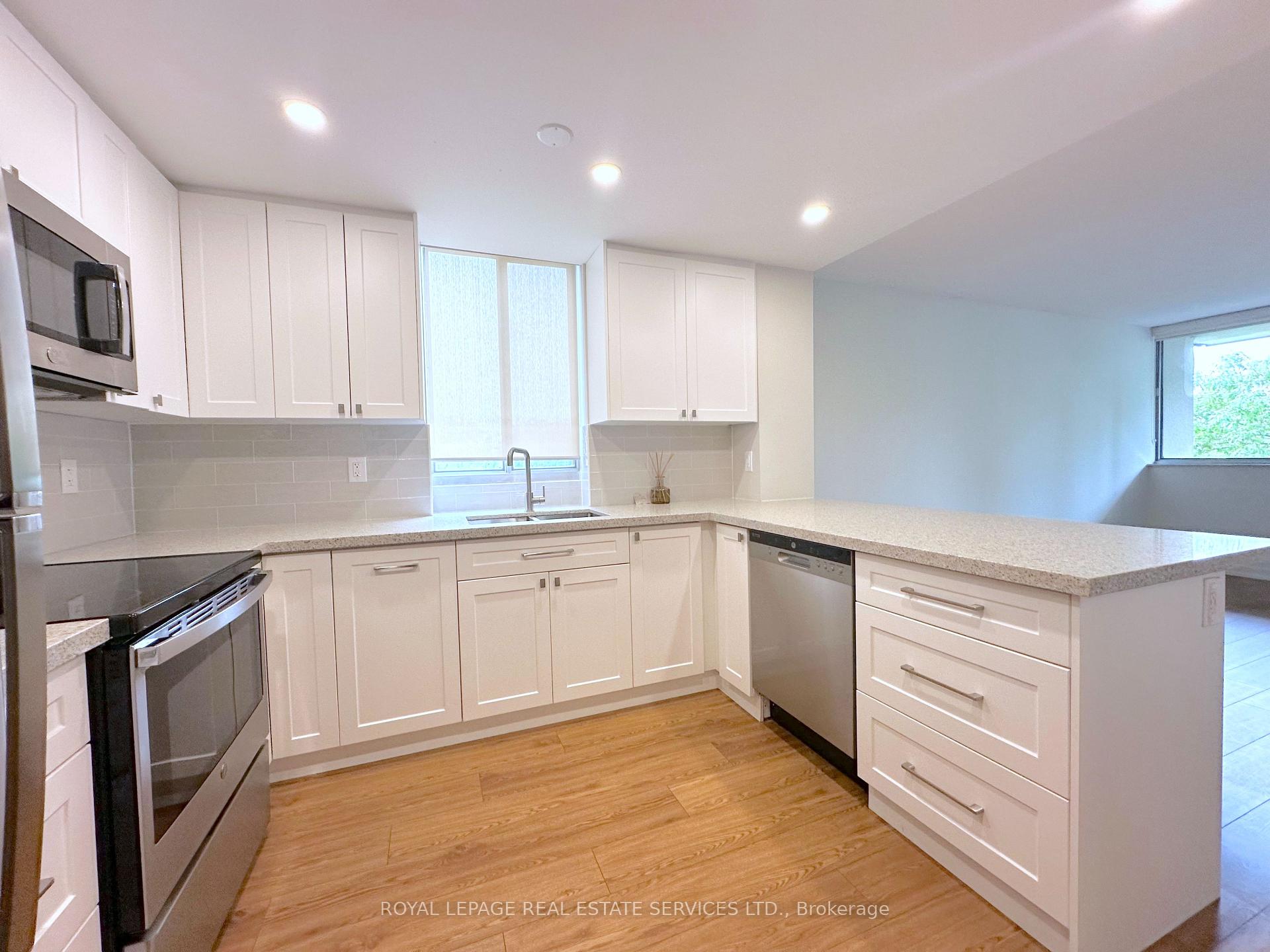 165 La Rose Avenue 301, Toronto W09 — photo 4 of 5