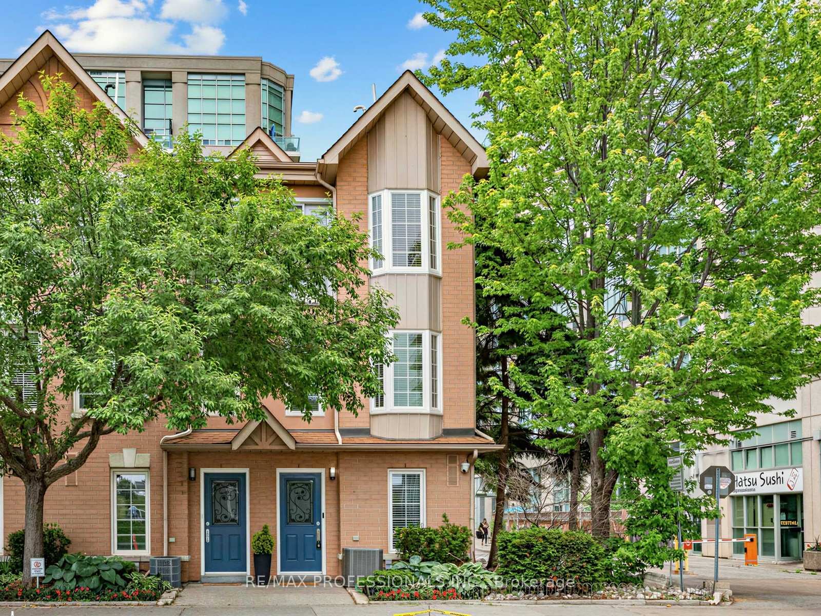 220 Manitoba Street 32, Toronto W06, ON M8Y 4G7