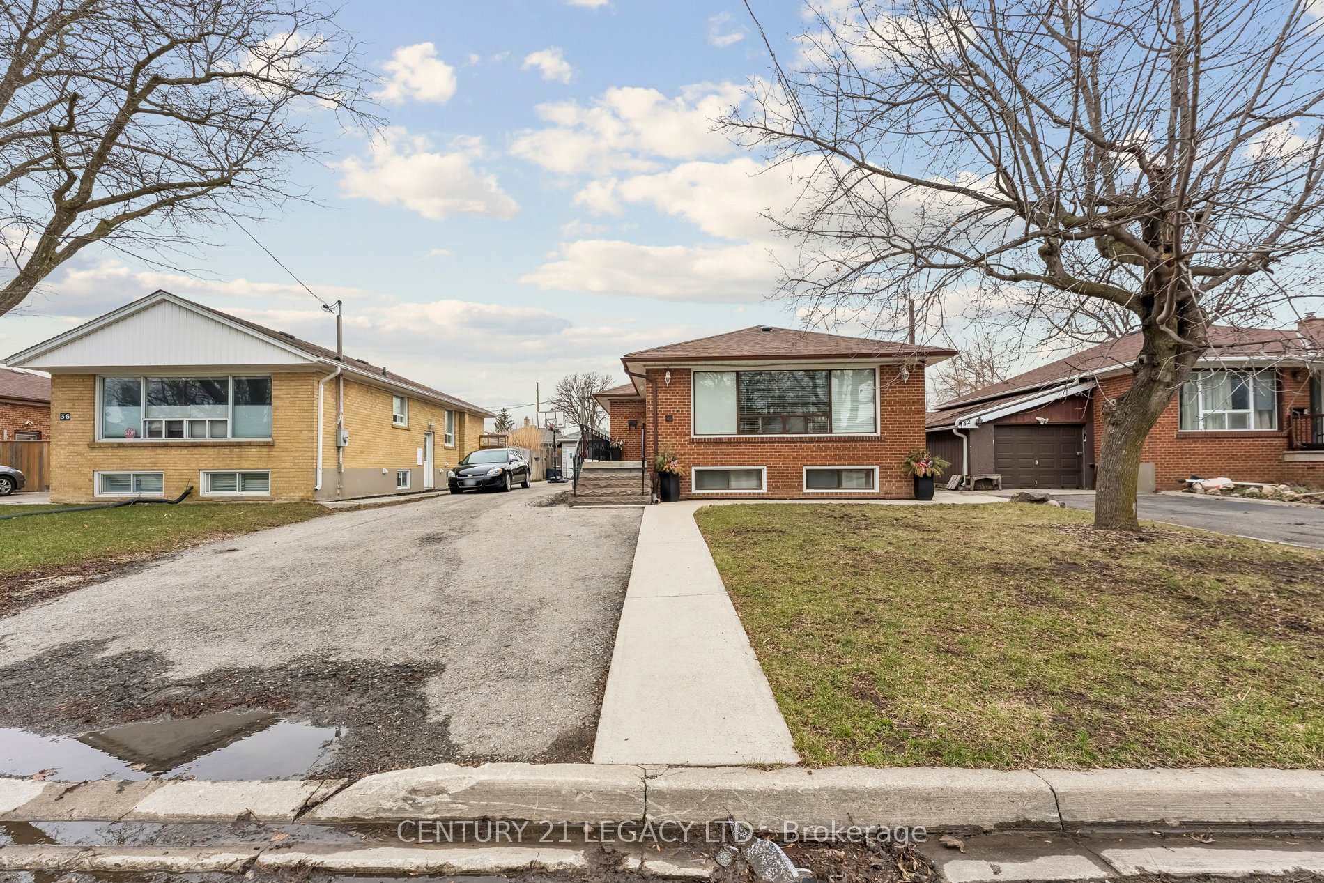 34 Cumberland Drive, Brampton, ON L6V 1W6