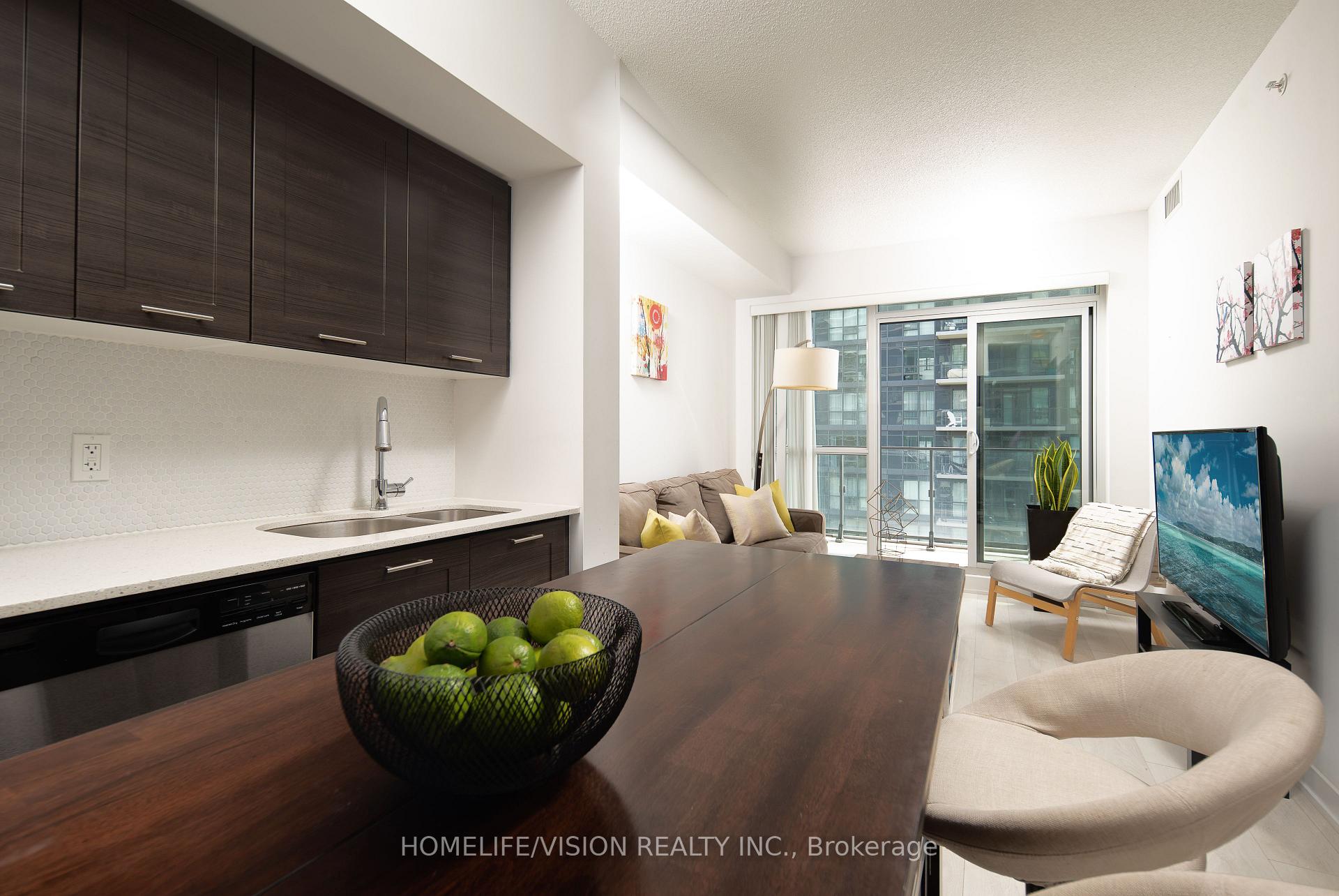 2220 Lake Shore Boulevard W 3208, Toronto W06, ON M8V 1A4
