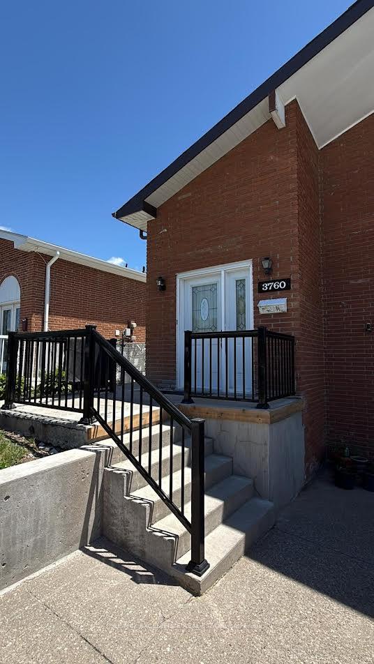 3760 Keenan Crescent, Mississauga, ON L4T 3M2