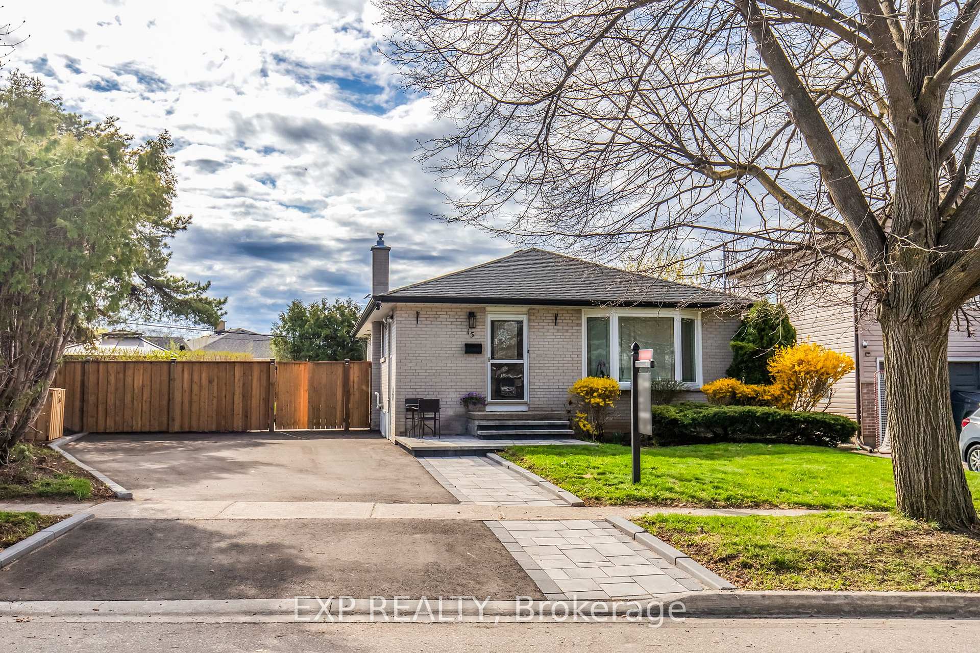 15 Rexway Drive, Halton Hills, ON L7G 1P7