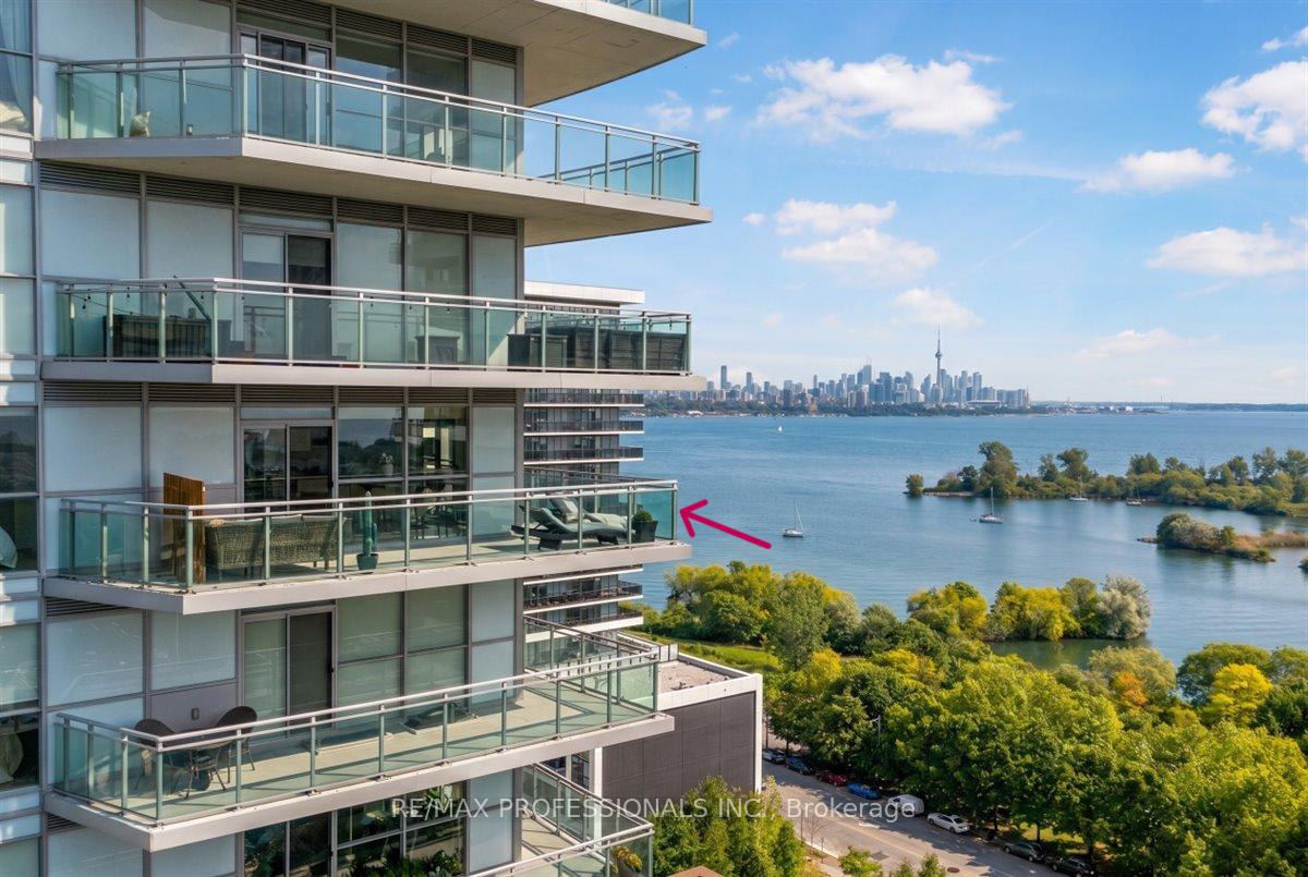 33 Shore Breeze Drive 1310, Toronto W06, ON M8V 0G1