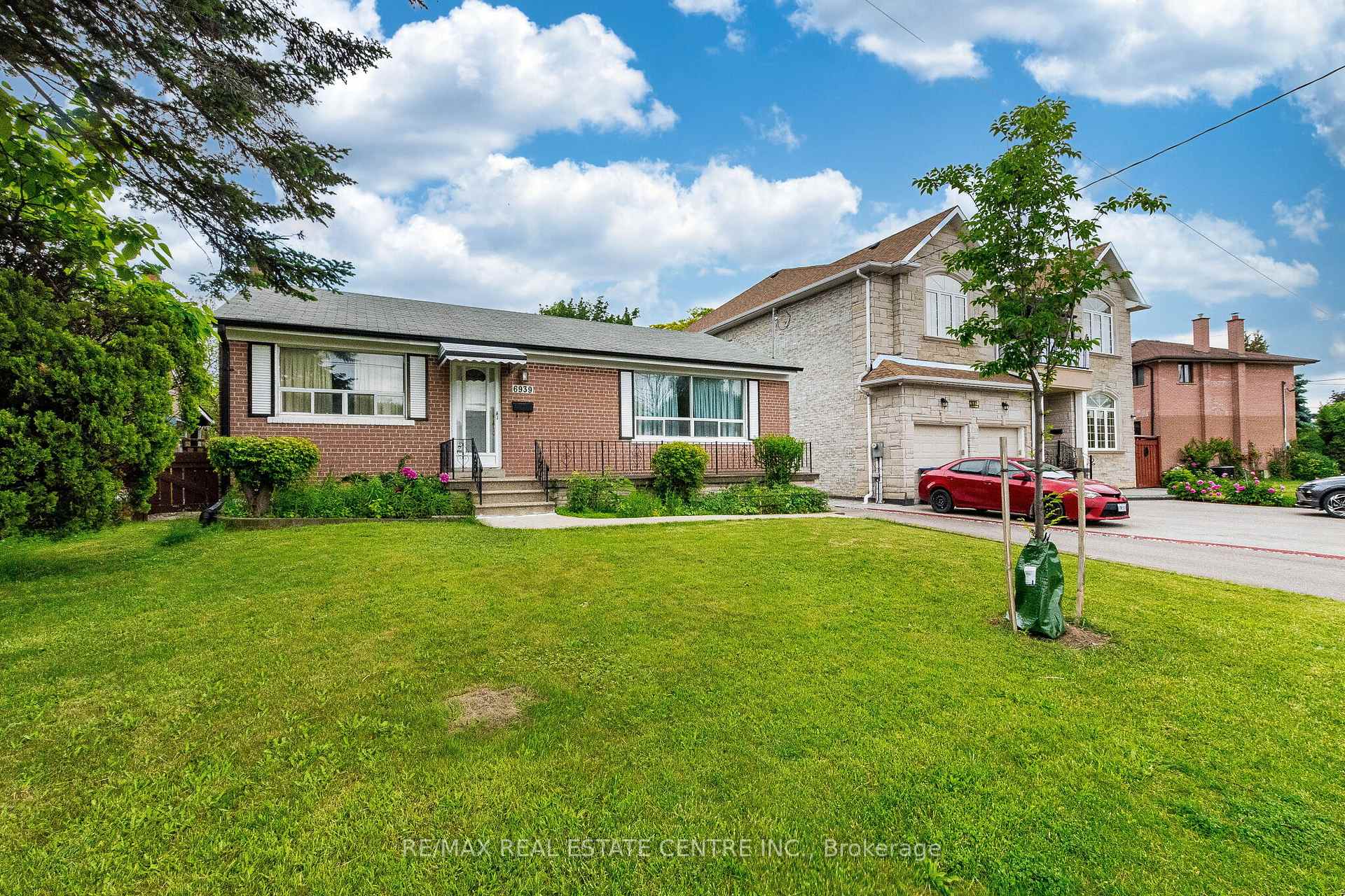 6939 Justine Drive, Mississauga, ON L4T 1M4