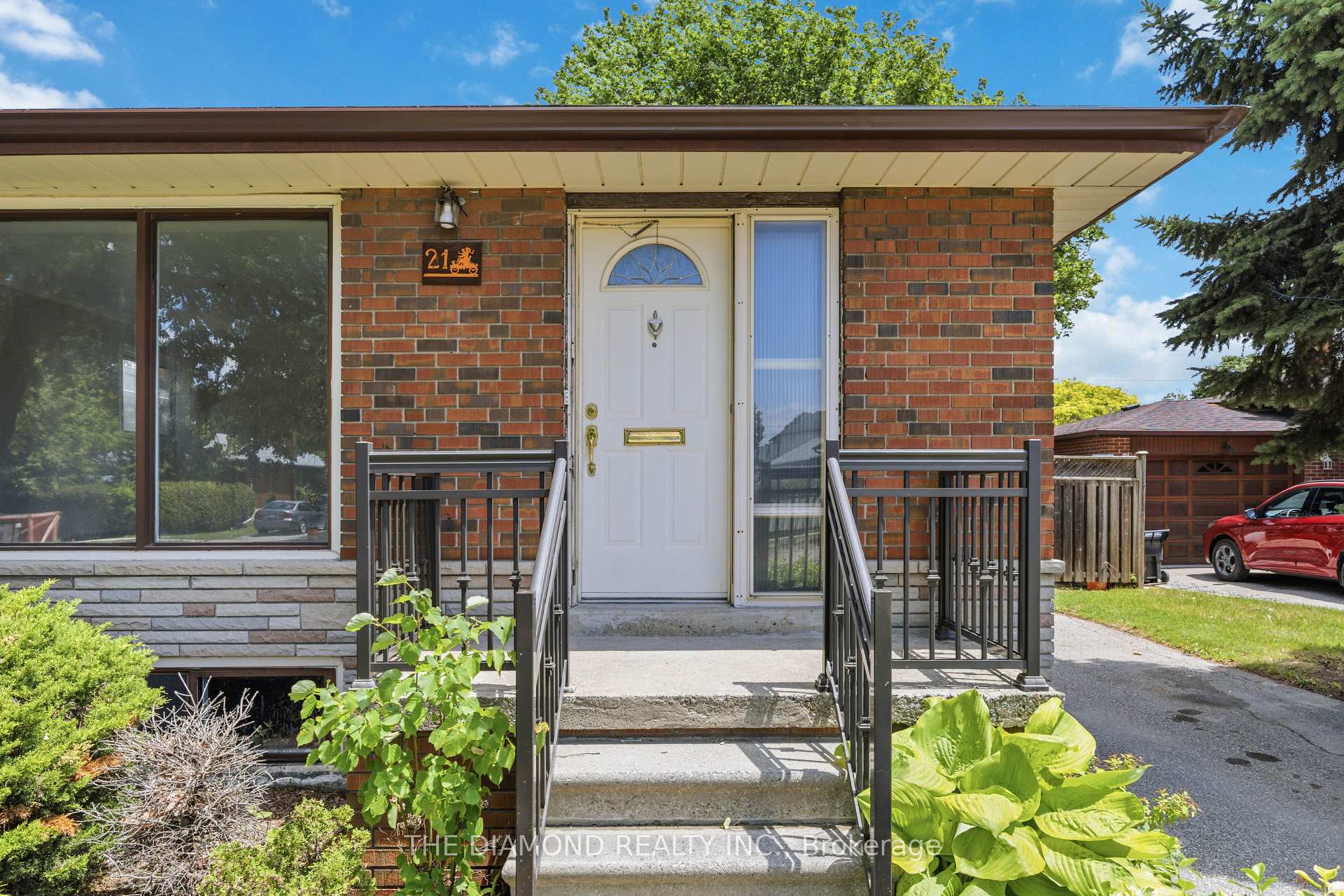 21 Jardine Place, Toronto W09 — photo 2 of 5