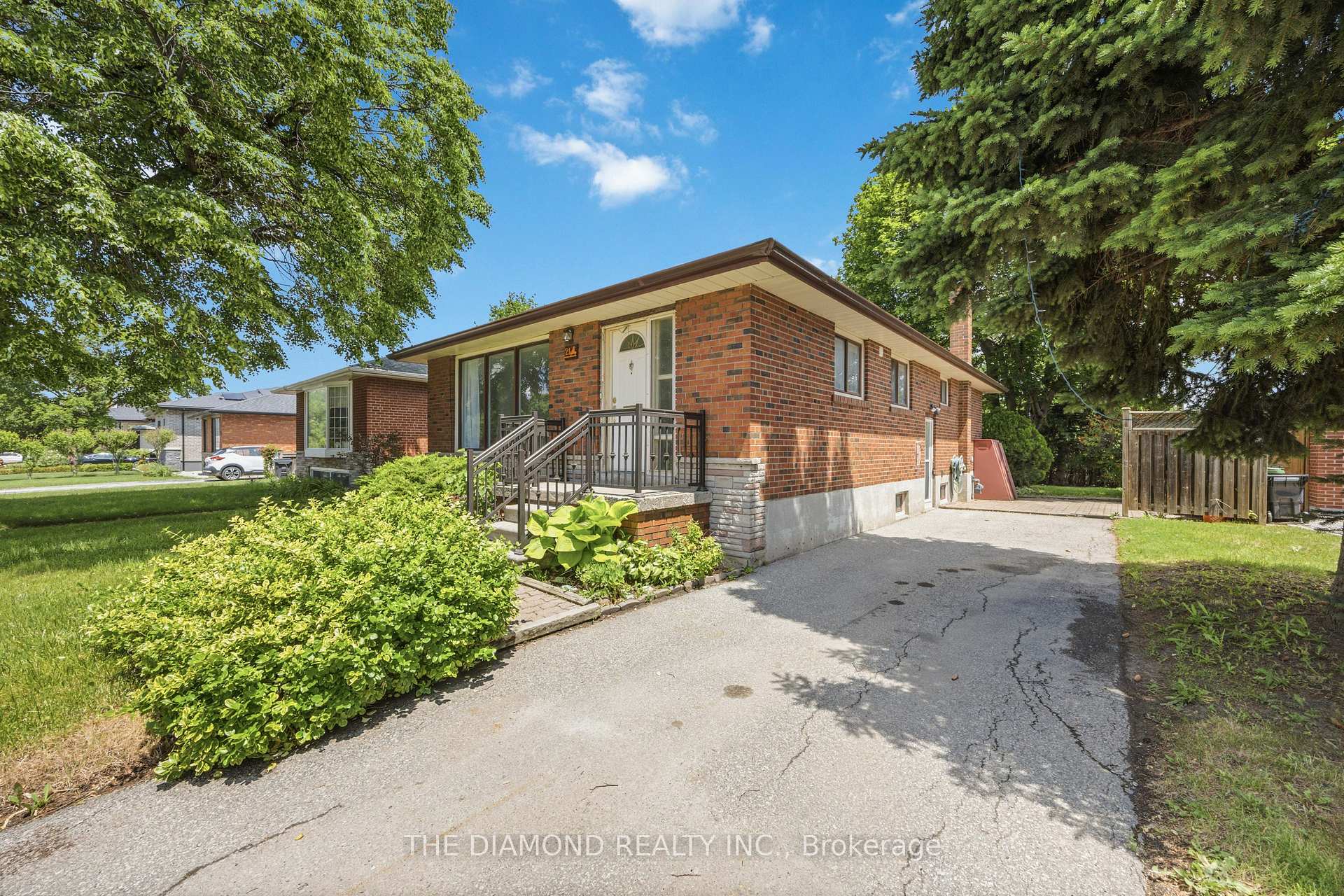 21 Jardine Place, Toronto W09 — photo 3 of 5