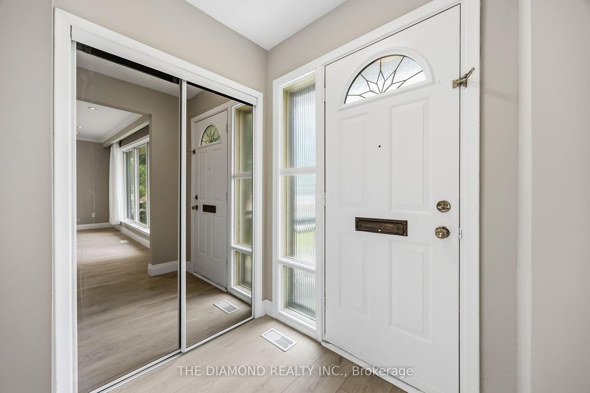 21 Jardine Place, Toronto W09 — photo 4 of 5