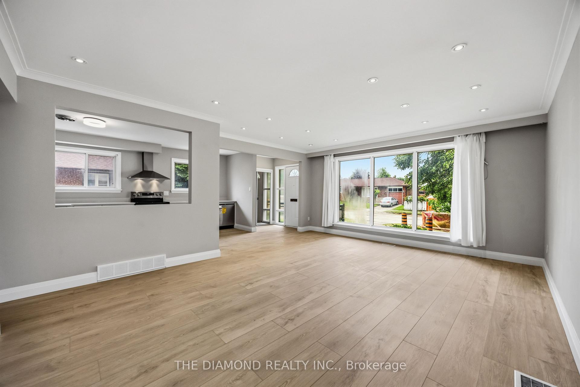 21 Jardine Place, Toronto W09 — photo 5 of 5