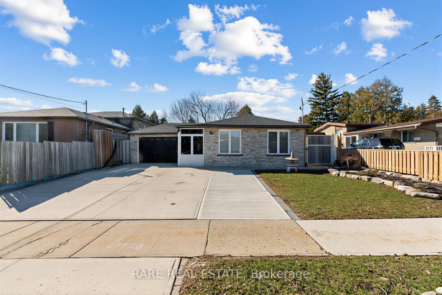 69 Fletcherdon Crescent, Toronto W05, ON M3N 1S2