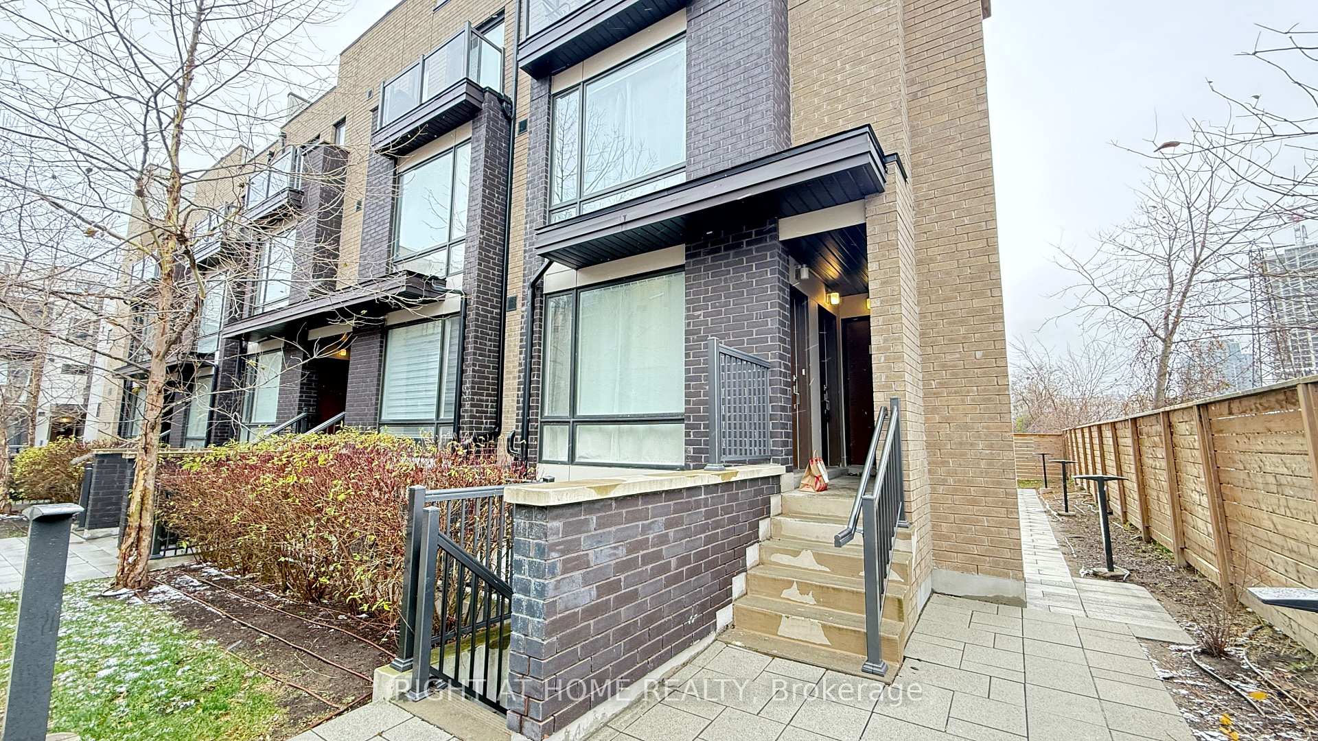 34 Fieldway Road 147, Toronto W08, ON M8Z 0E3