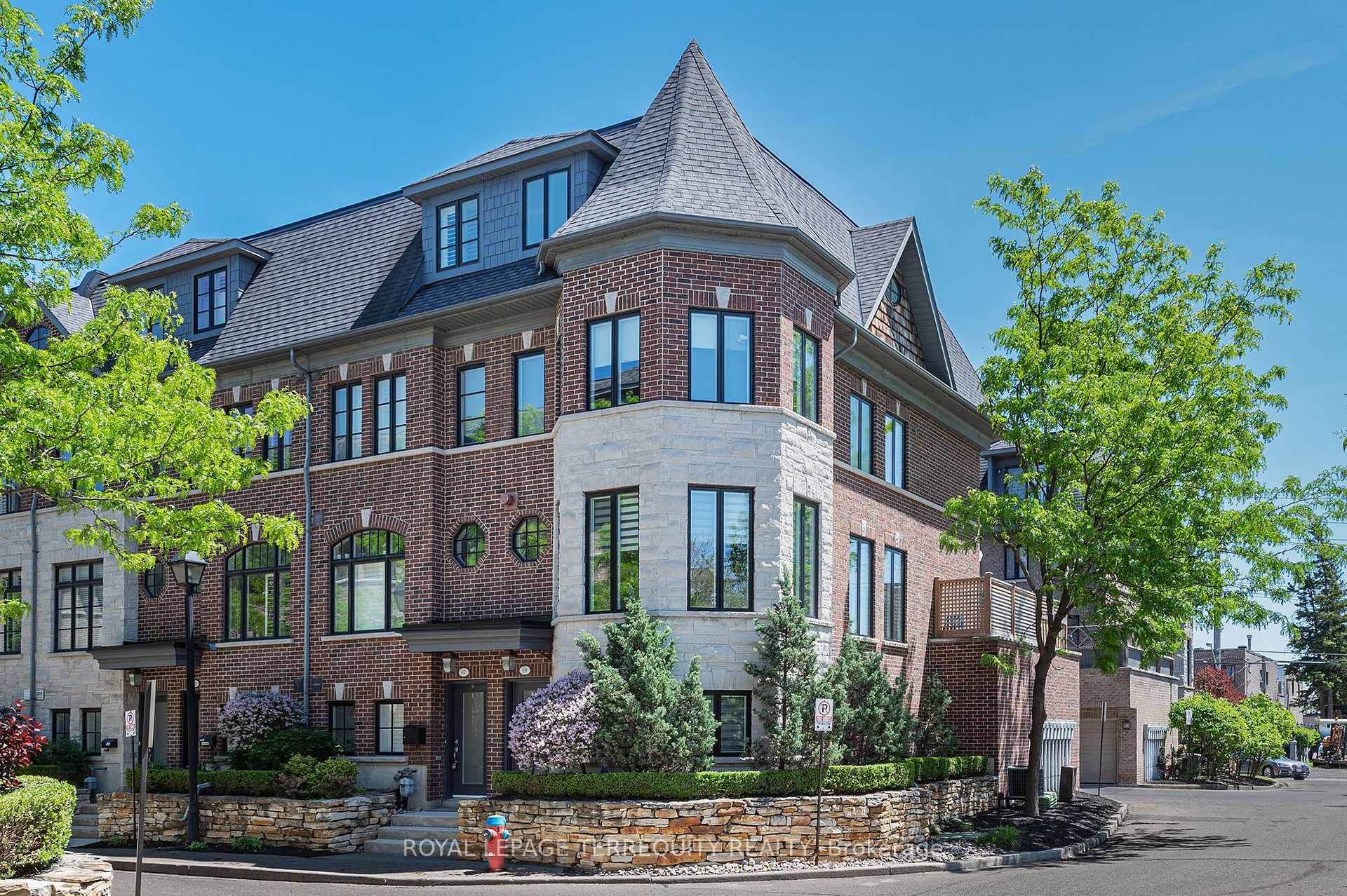69 Lobo Mews, Toronto W08, ON M8Z 0B2