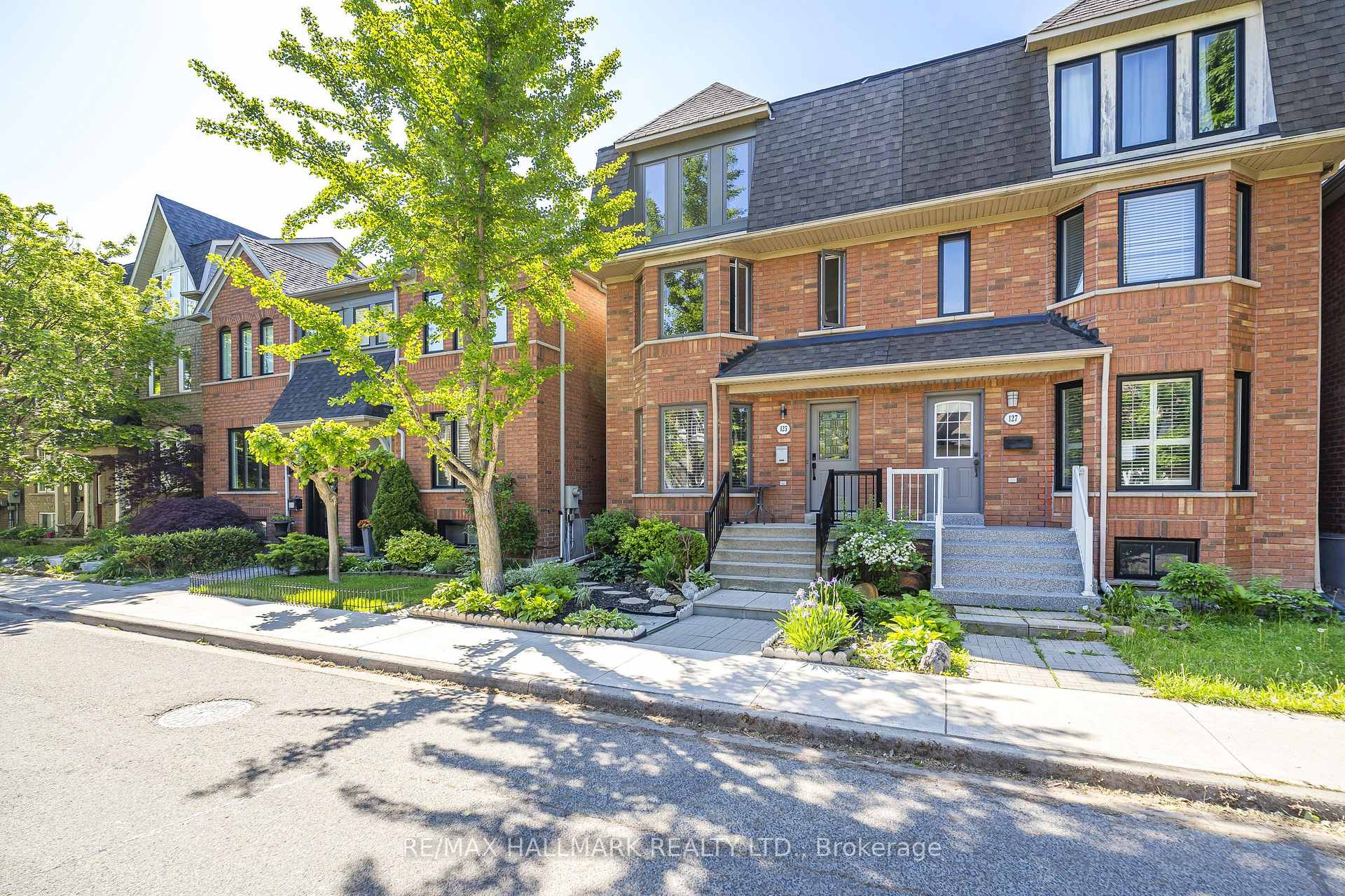 125 Viella Street Main/Base, Toronto W02, ON M6N 5C7
