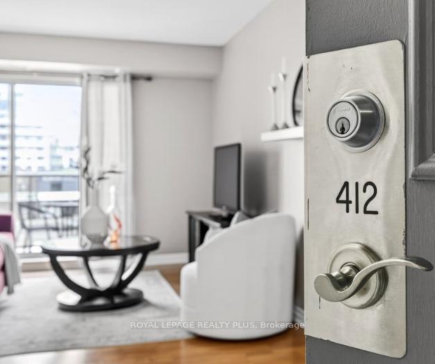 2088 Lawrence Avenue W 412, Toronto W04, ON M9N 3Z9