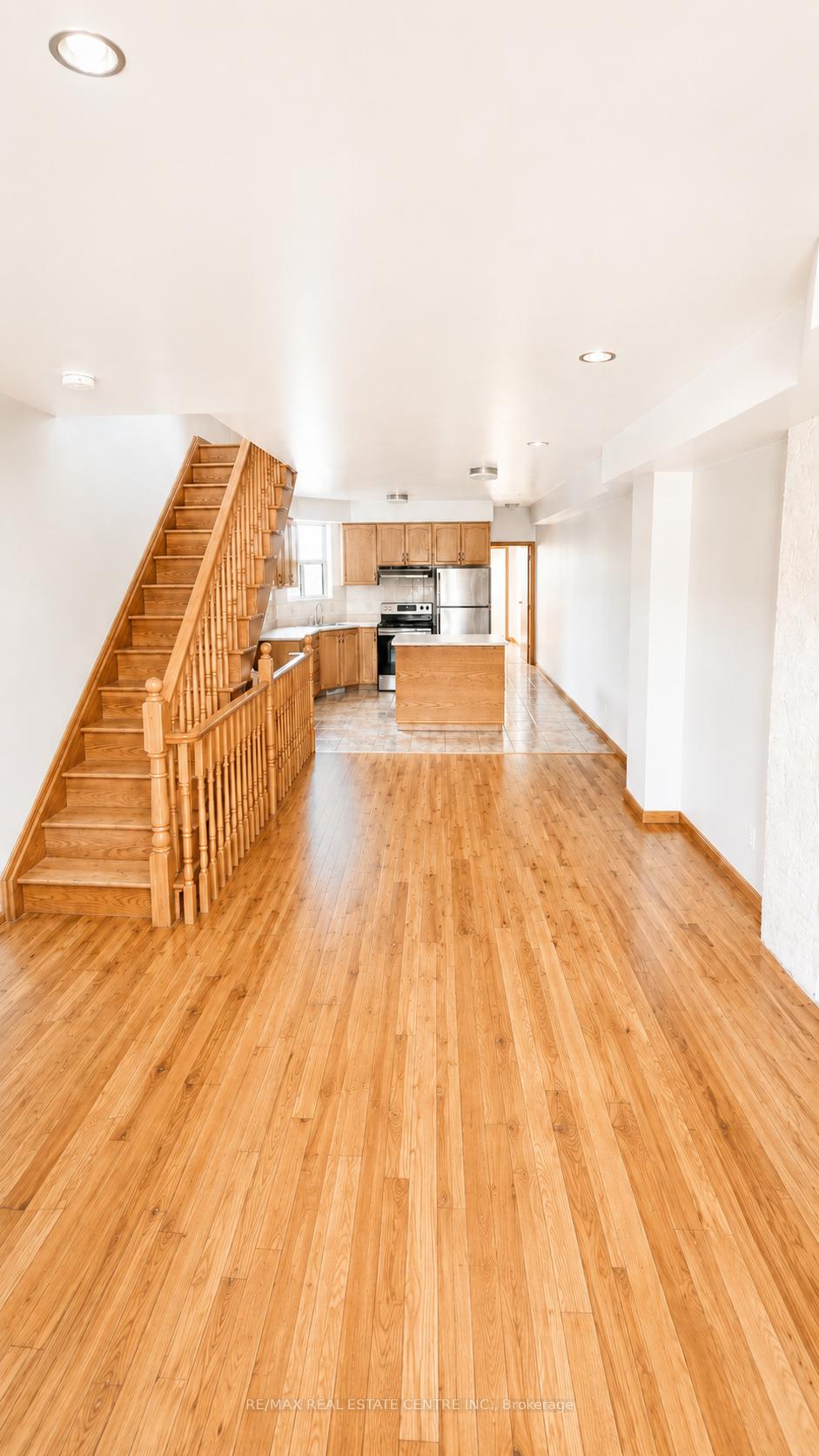 908 Ossington Avenue Upper, Toronto W02, ON M6G 3V1