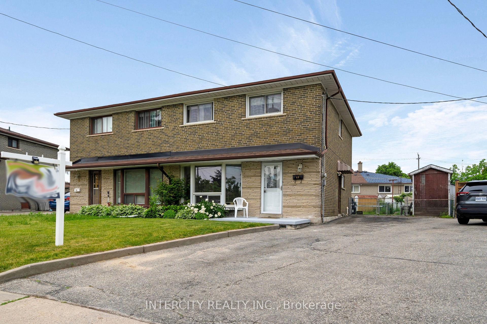 48 Goldsboro Road, Toronto W05, ON M9L 1A7