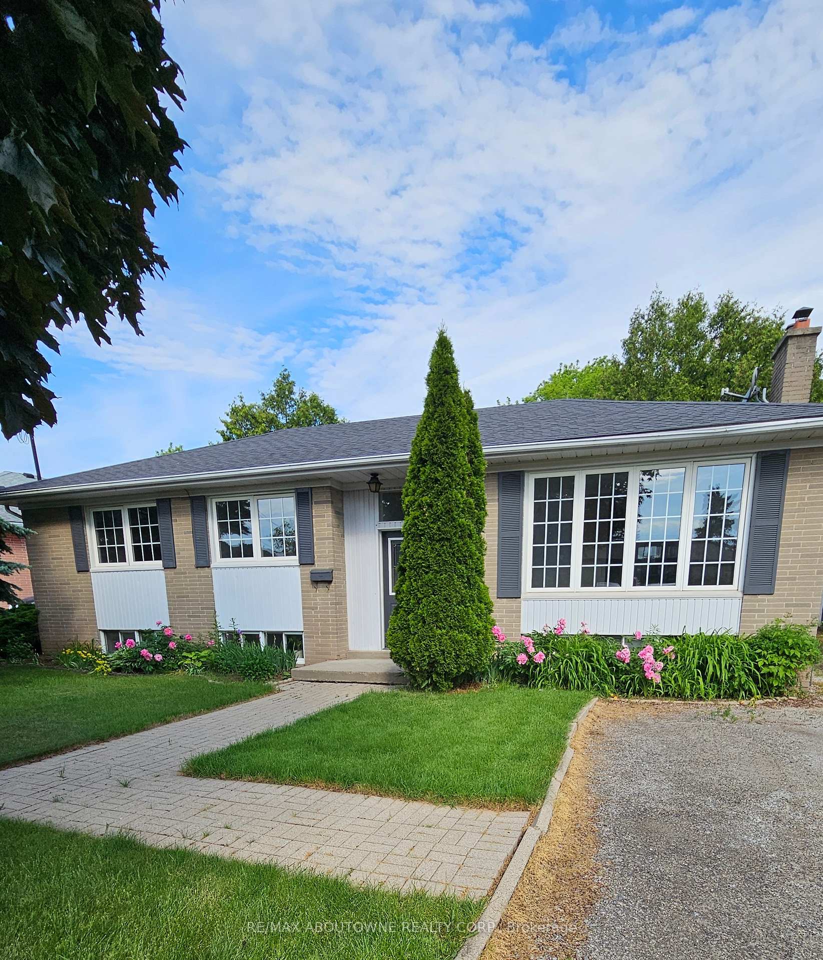 1377 Selkirk Avenue, Oakville, ON L6L 2V5