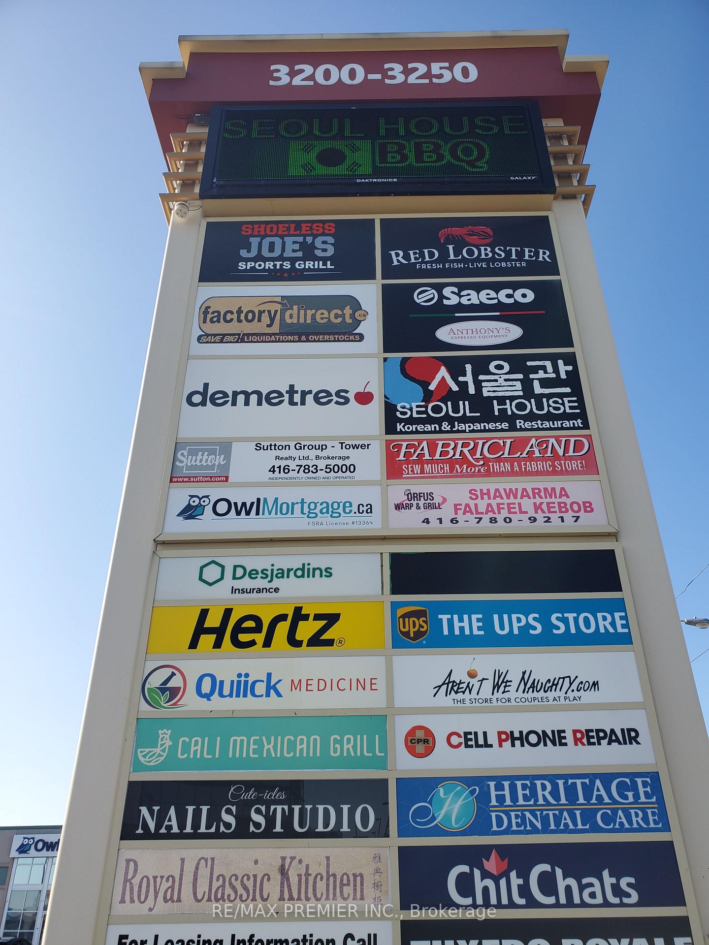 3200 Dufferin Street 421, Toronto W04, ON M6A 2T3