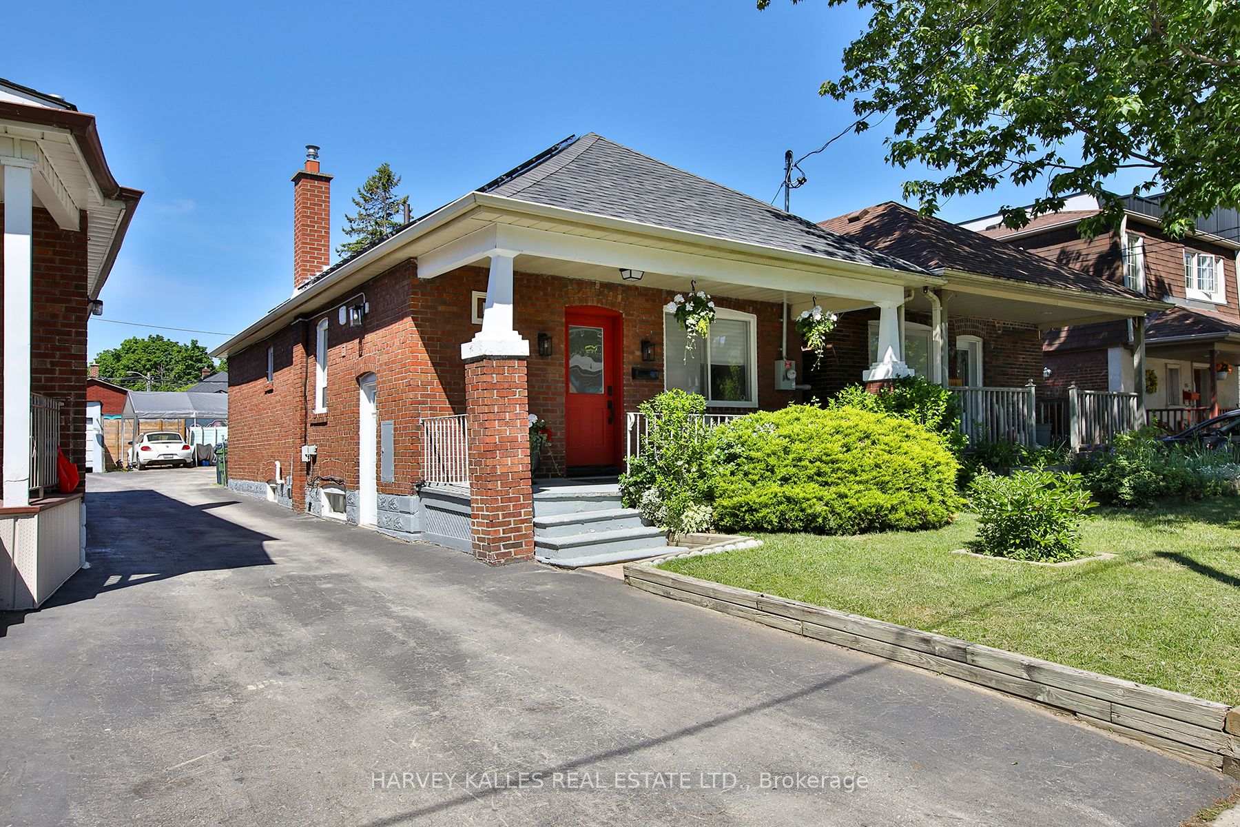 112 Fourth Street, Toronto W06, ON M8V 2Y7