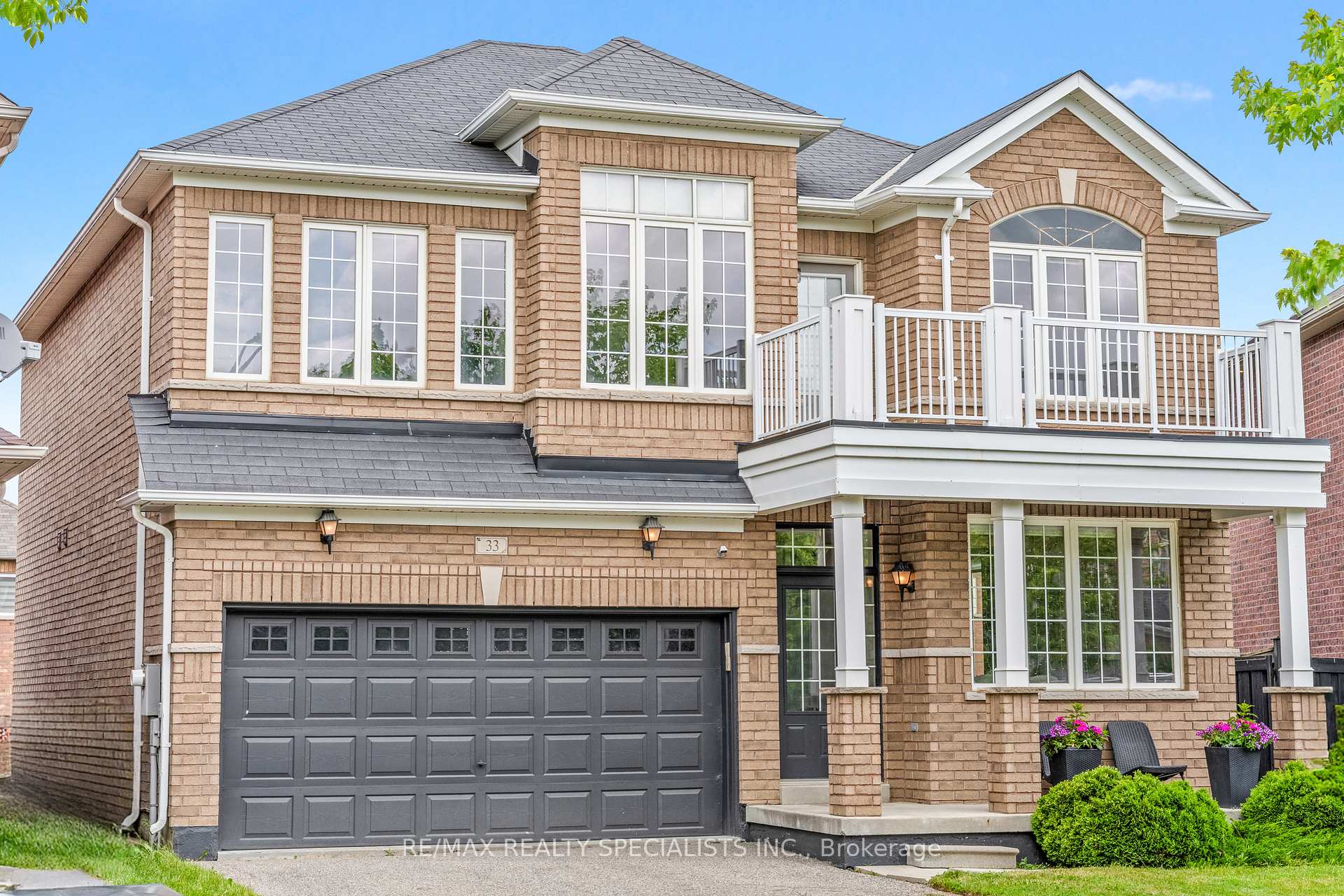 33 Delphinium Way, Brampton, ON L7A 0N4