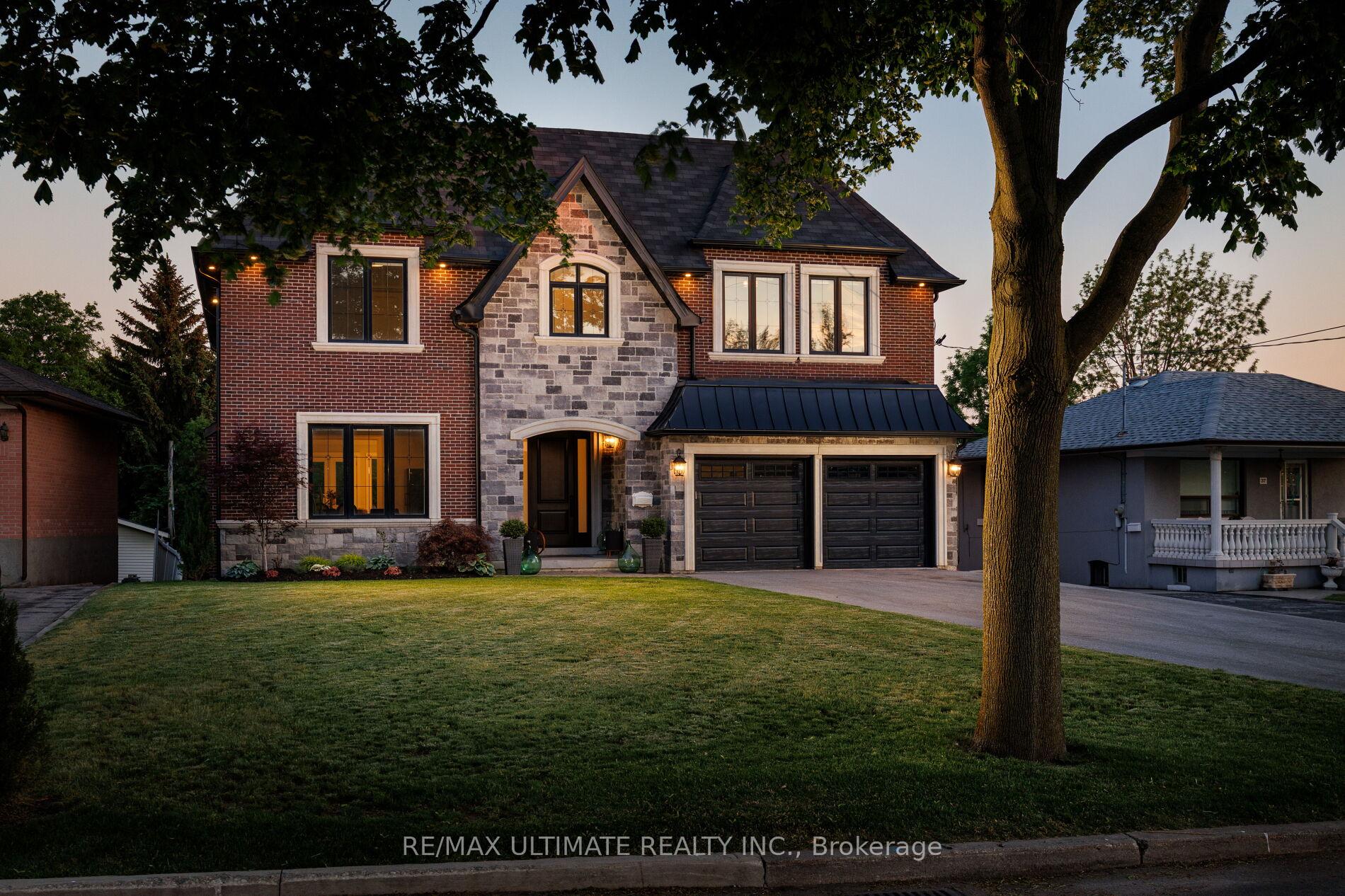 33 Dorsey Drive, Toronto W04, ON M6L 1S9