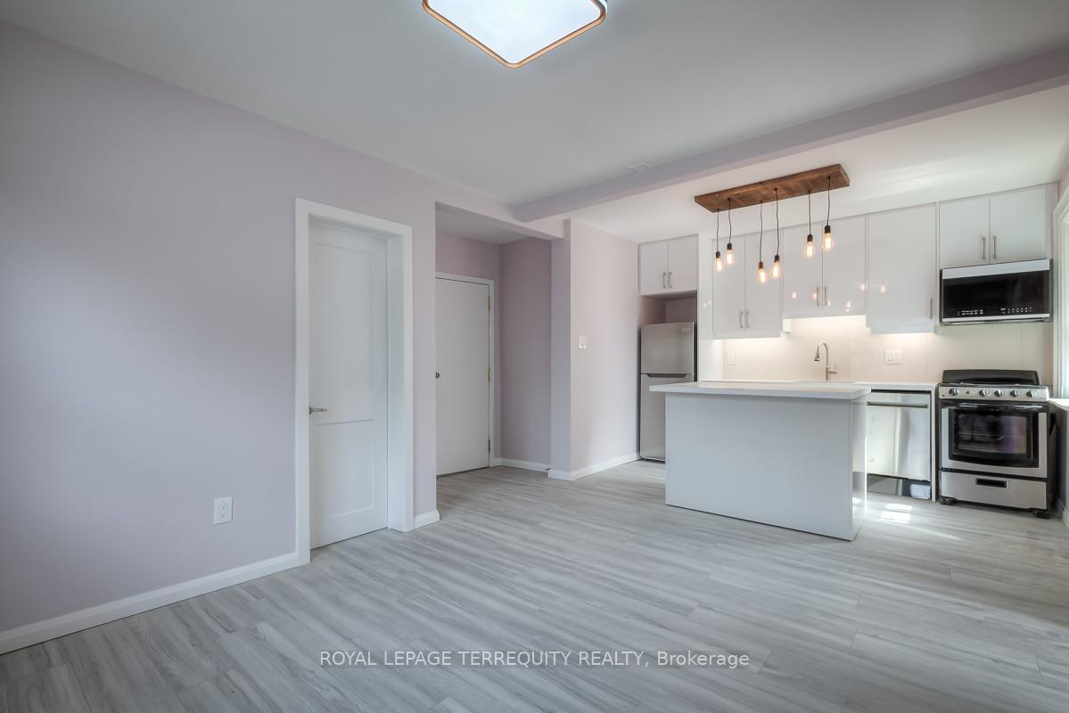 135 Jane Street 2, Toronto W02, ON M6S 3Y7