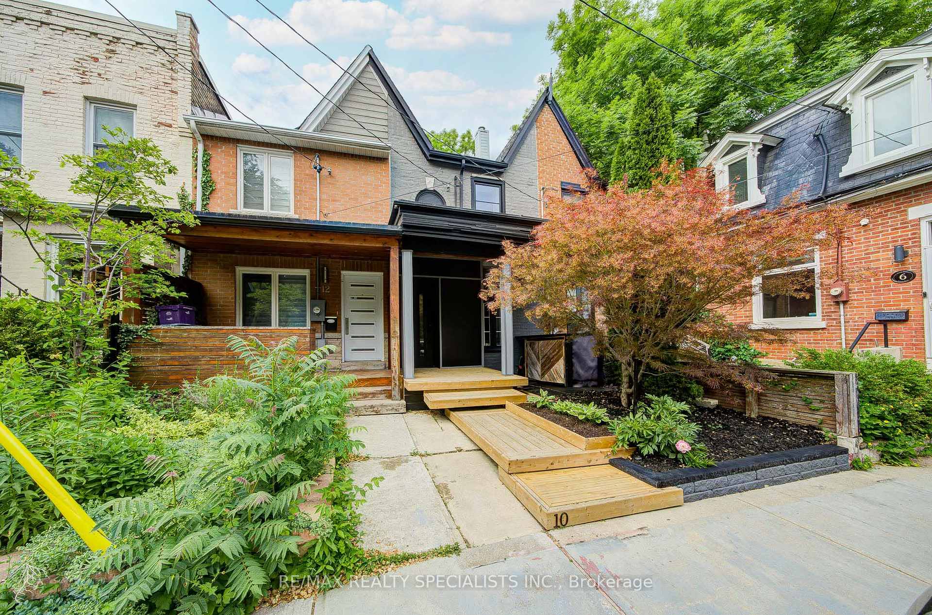 10 Saunders Avenue, Toronto W01, ON M6R 1B8