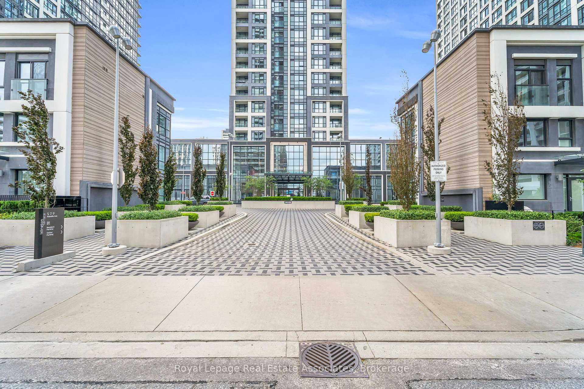 7 Mabelle Avenue 4405, Toronto W08, ON M5T 0C9