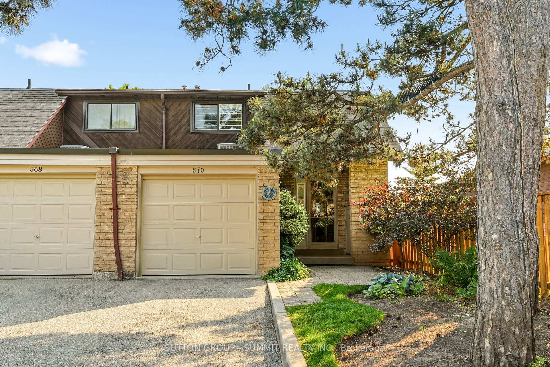 570 Forestwood Crescent, Burlington, ON L7L 4K3