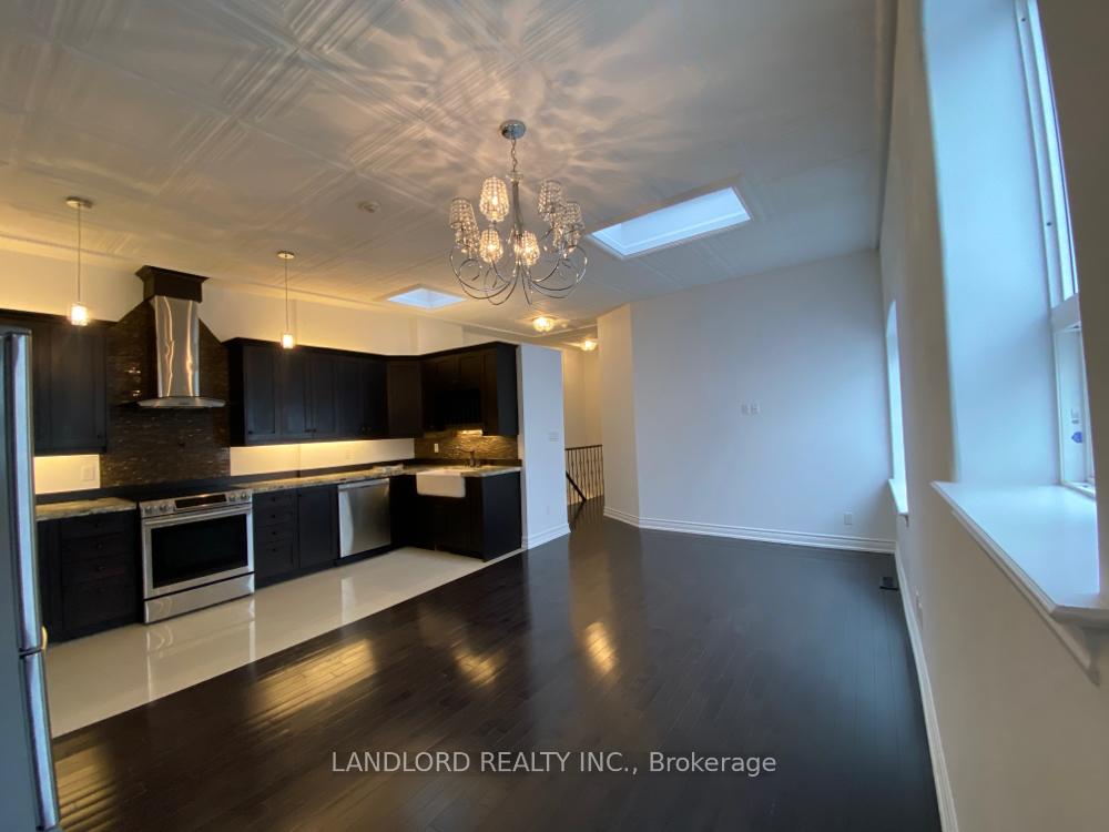385 Jane Street Upr. Fr, Toronto W02, ON M6S 3Z3