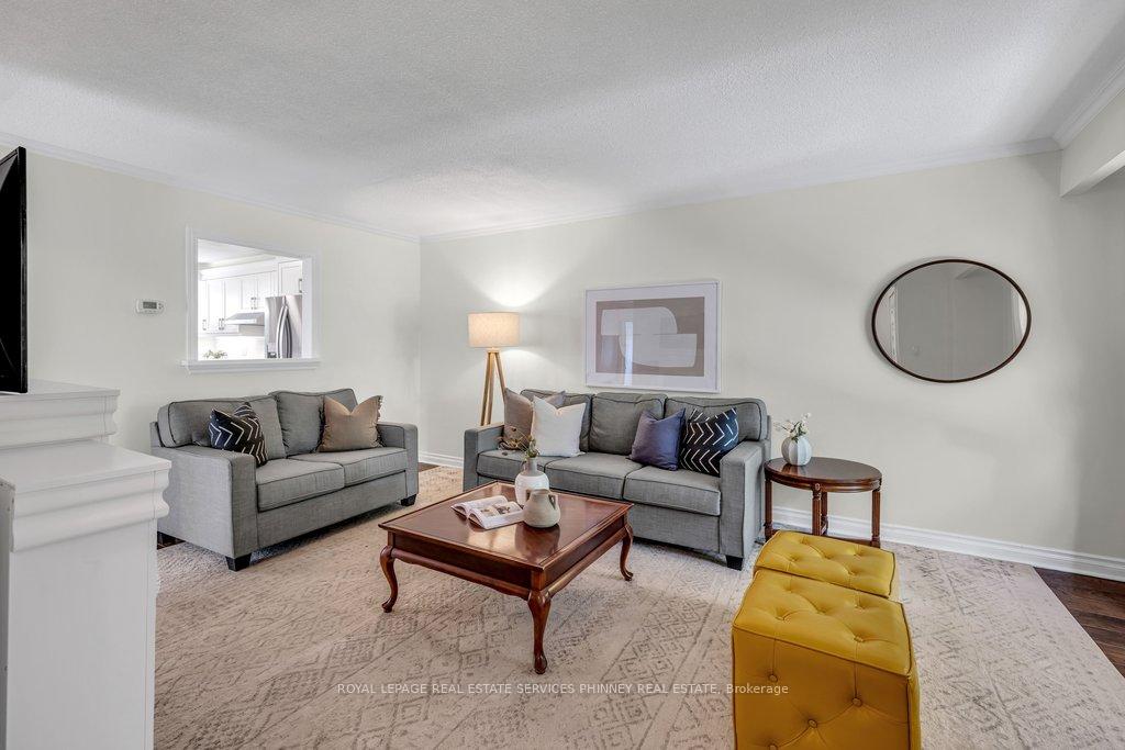 2527 Mainroyal Street, Mississauga, ON L5L 1E1