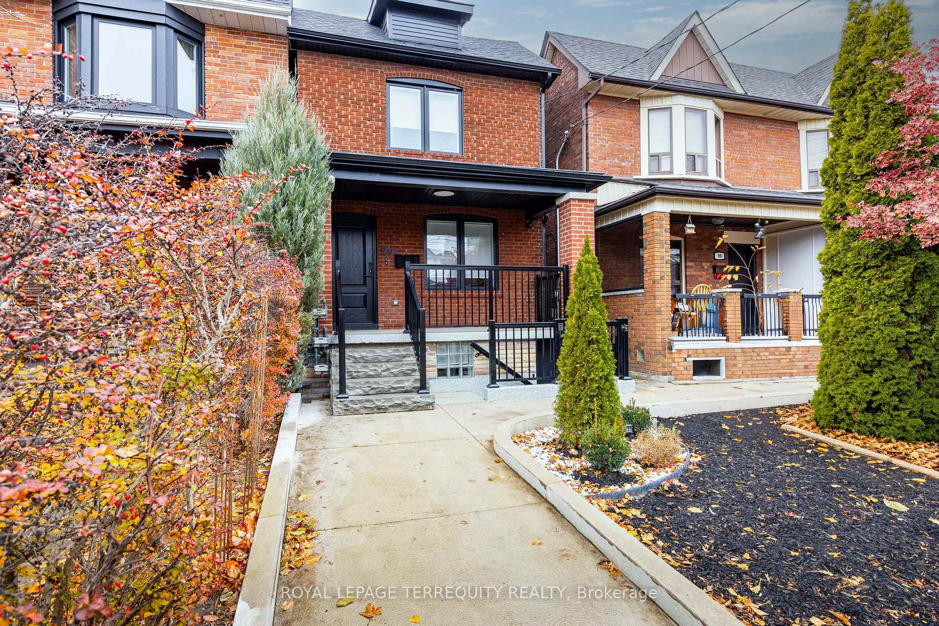 94 Earlscourt Avenue 3, Toronto W03, ON M6E 4A9