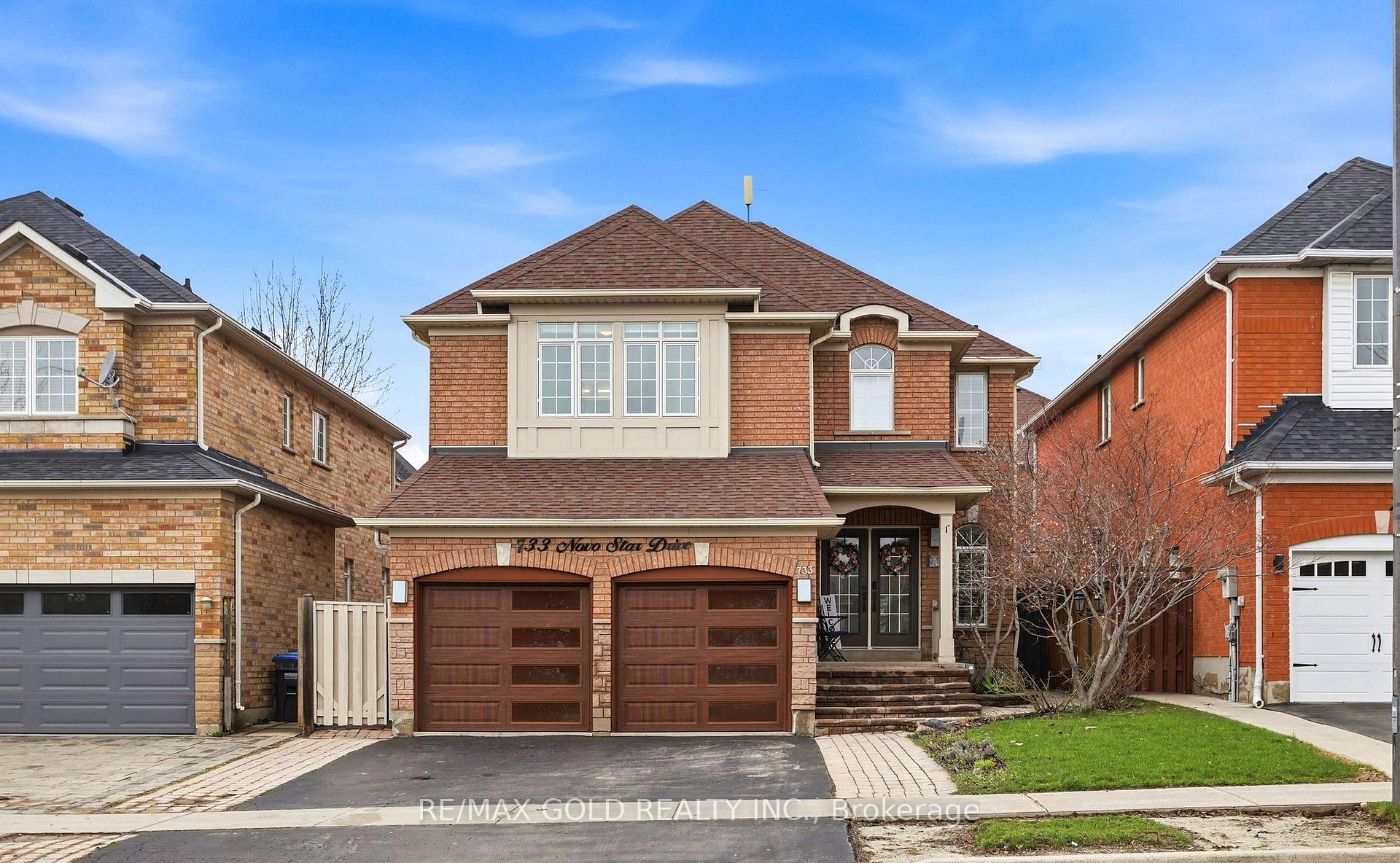 733 Novo Star Drive, Mississauga, ON L5W 1C7