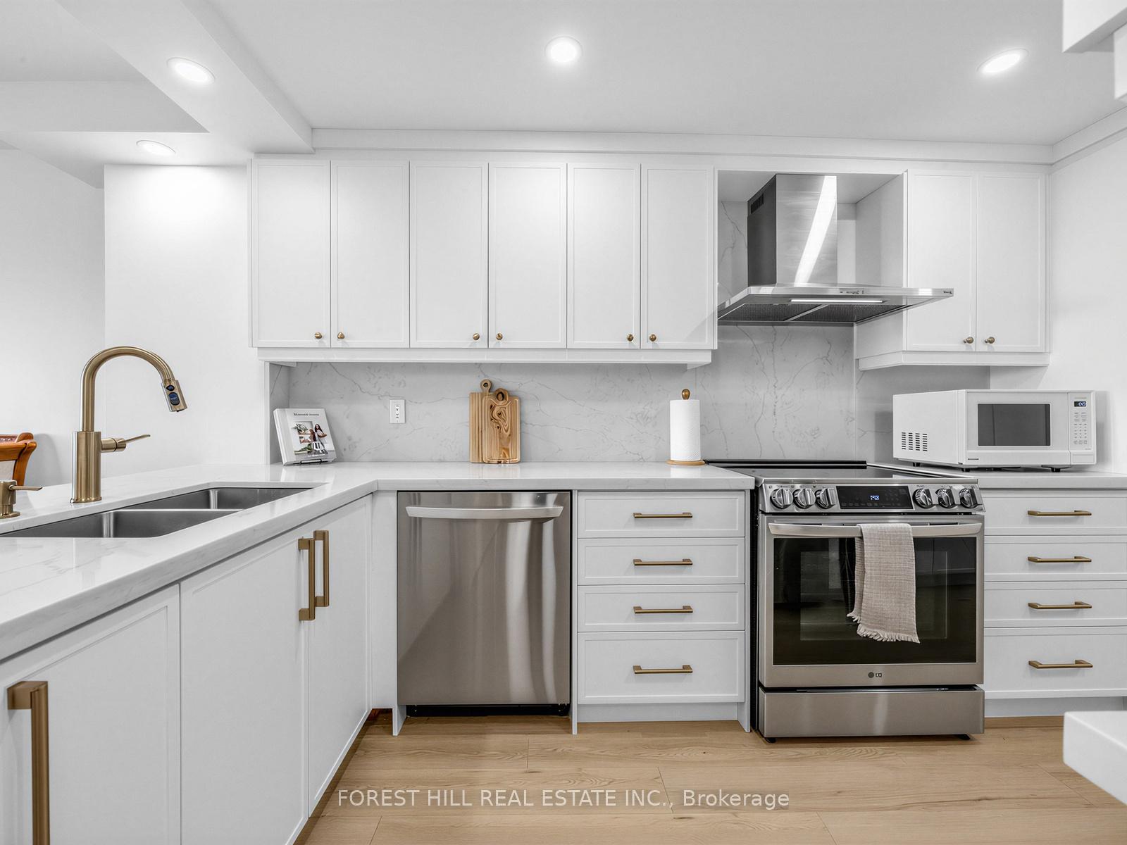 236 Albion Road 1812, Toronto W10, ON M9W 6A6