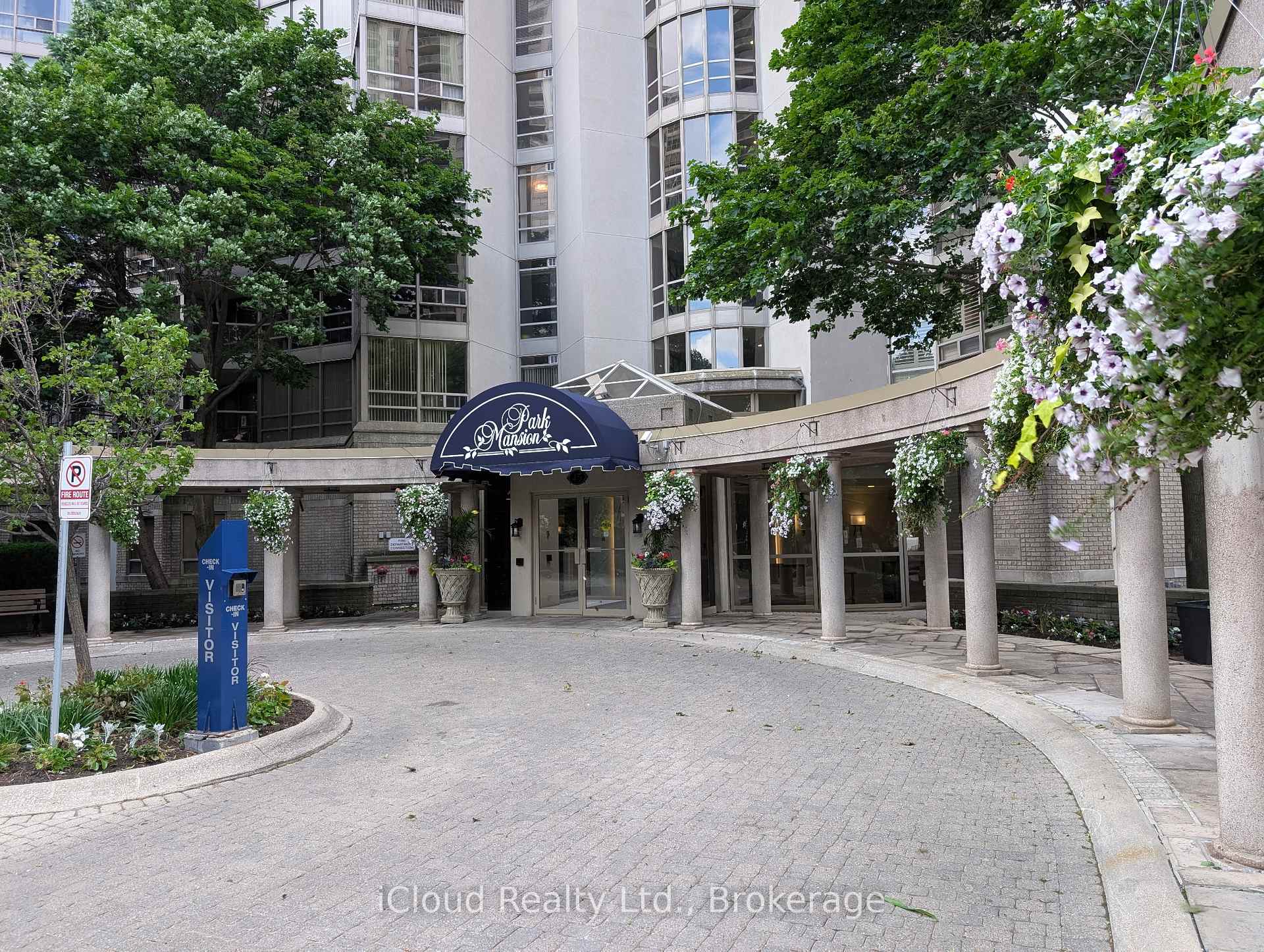 45 Kingsbridge Garden Circle 1003, Mississauga, ON L5R 3K4