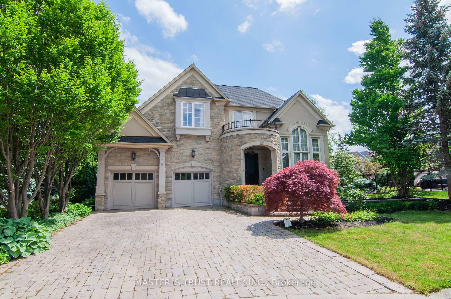 678 St. Nicholas Court, Mississauga, ON L5H 4M5
