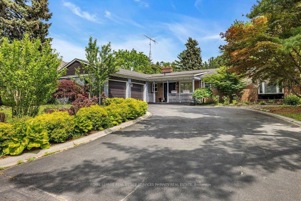 1004 Caldwell Avenue, Mississauga, ON L5H 1Z3