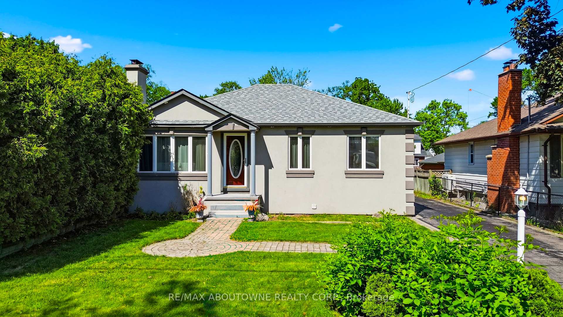 253 Maurice Drive, Oakville, ON L6K 2X2