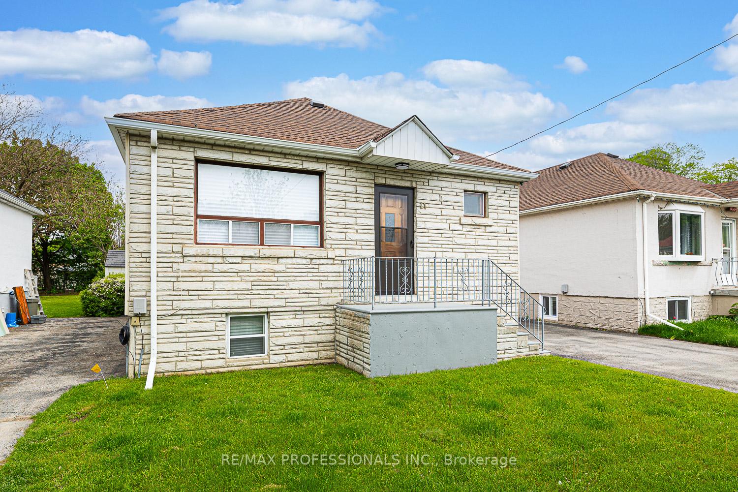 11 Stock Avenue, Toronto W08, ON M8Z 5C3
