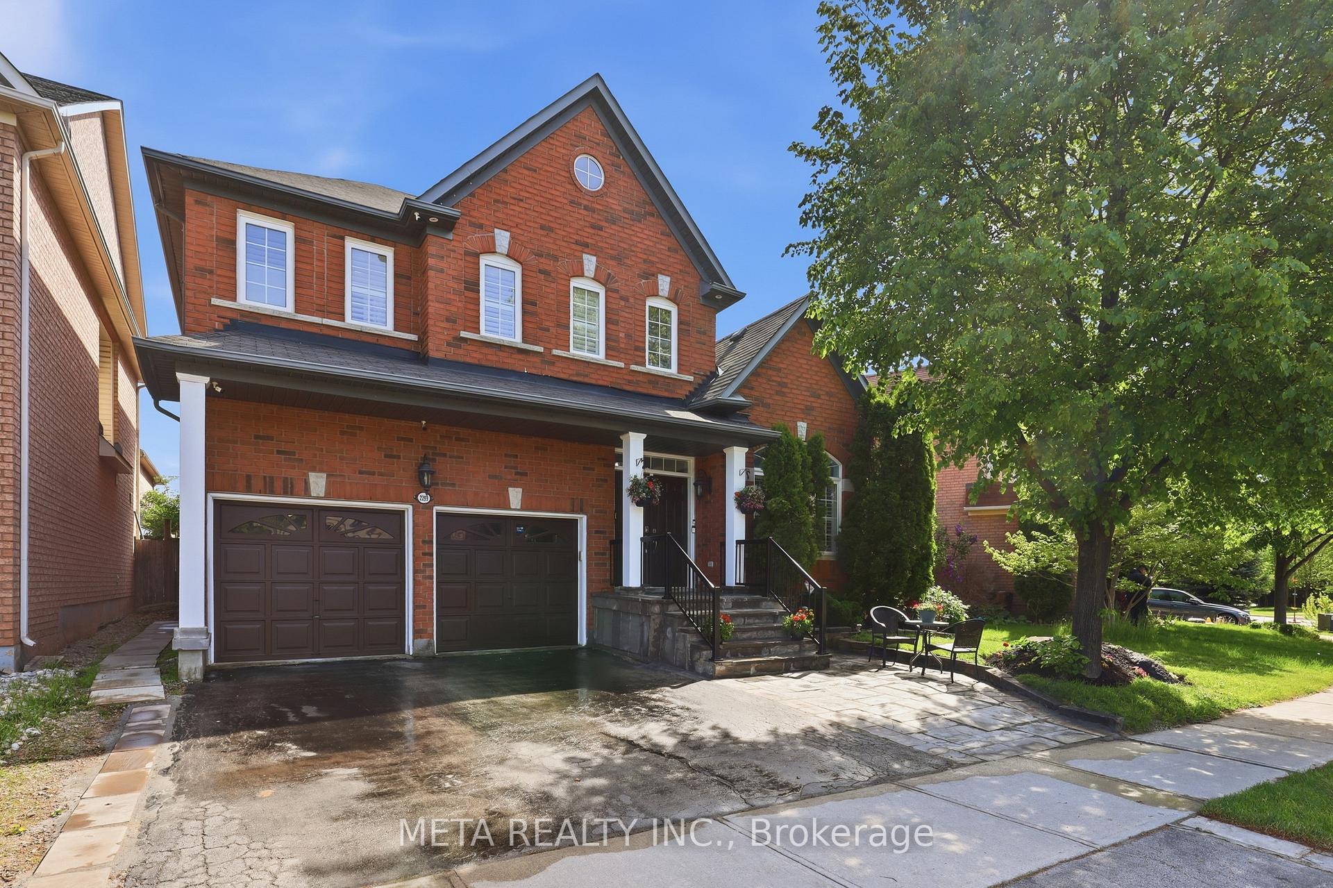 2299 Stratus Drive, Oakville, ON L6M 4Z9