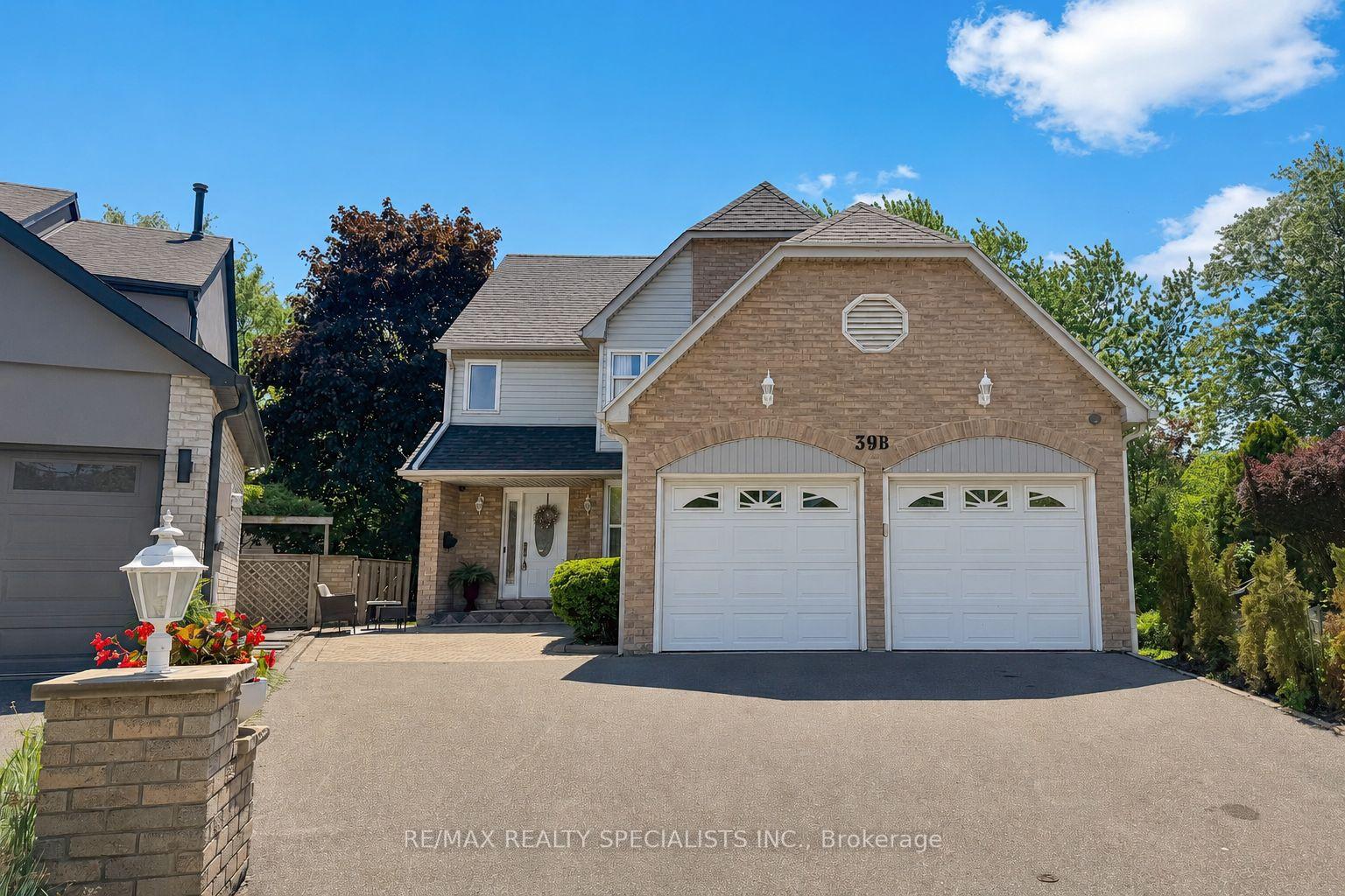 39 B Newington Crescent, Toronto W08, ON M9C 5B7