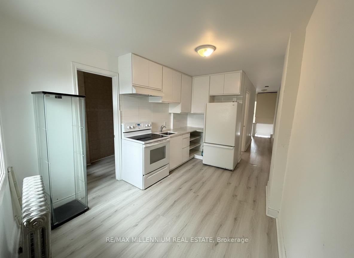 520 Rogers Road Upper Level, Toronto W03, ON M6M 1B3