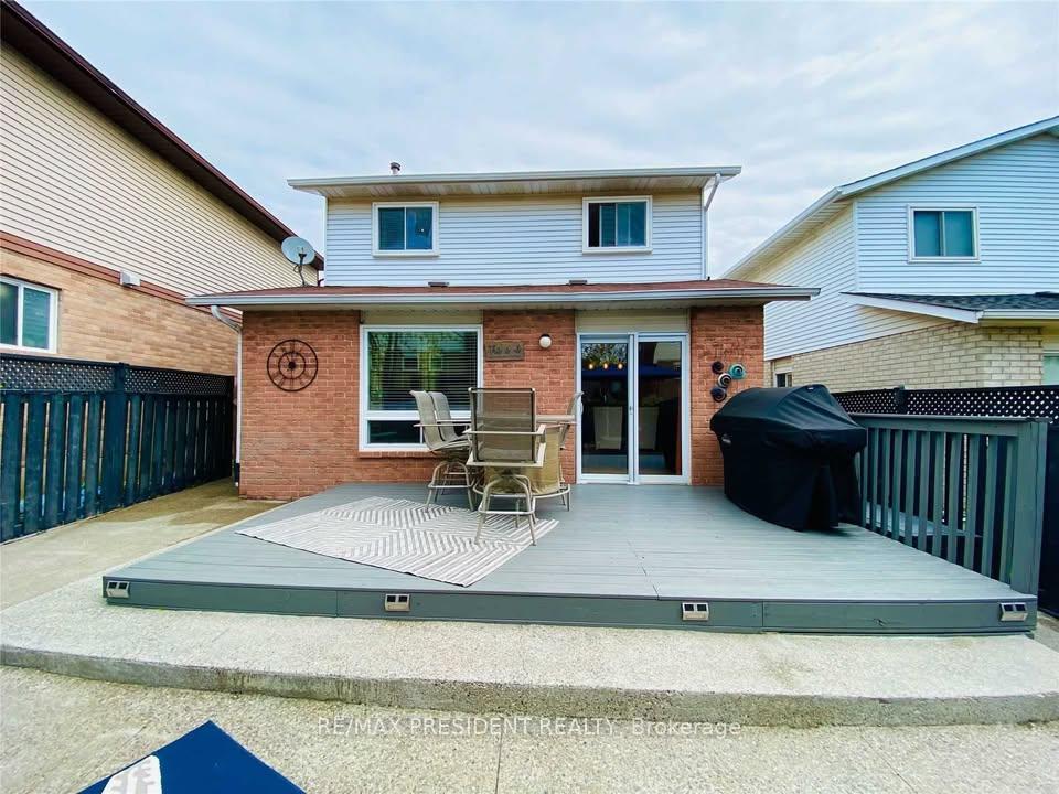 2563 Whittaker Drive, Burlington, ON L7P 4R1