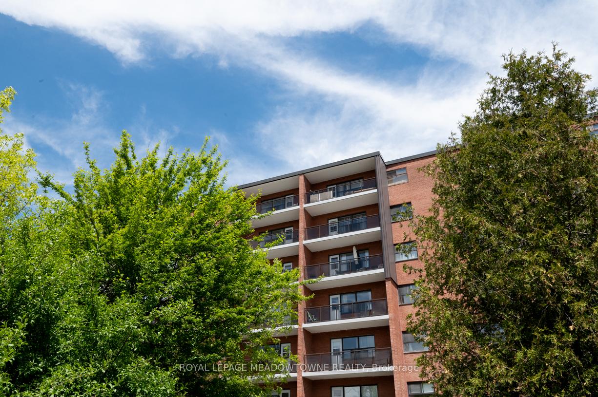1017 Seneca Avenue 408, Mississauga, ON L5G 3X5