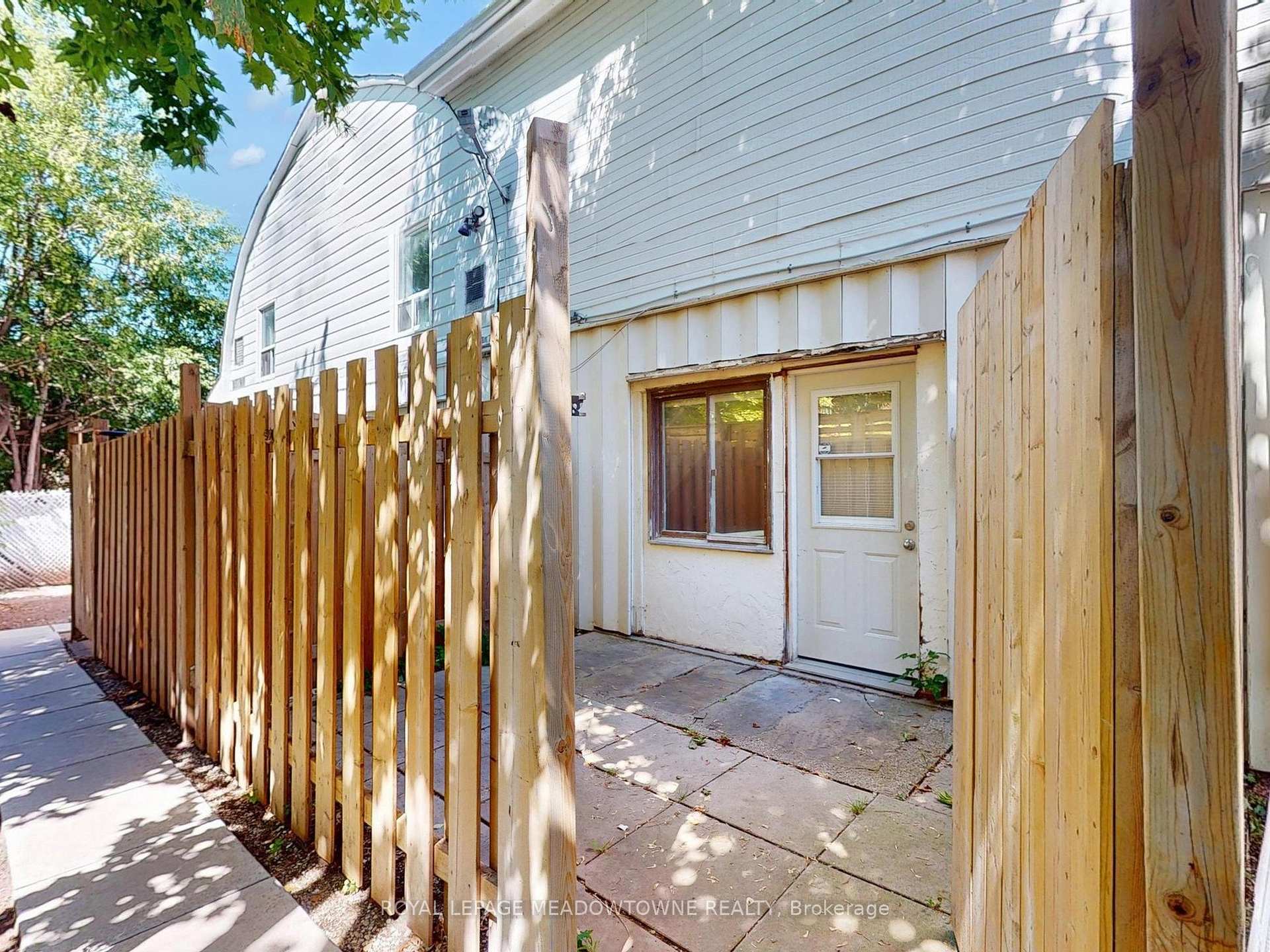12 Wesleyan Street 6, Halton Hills, ON L7G 2E1
