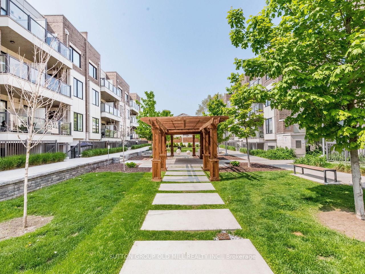 6 Drummond Street 301, Toronto W06, ON M8V 1Y8